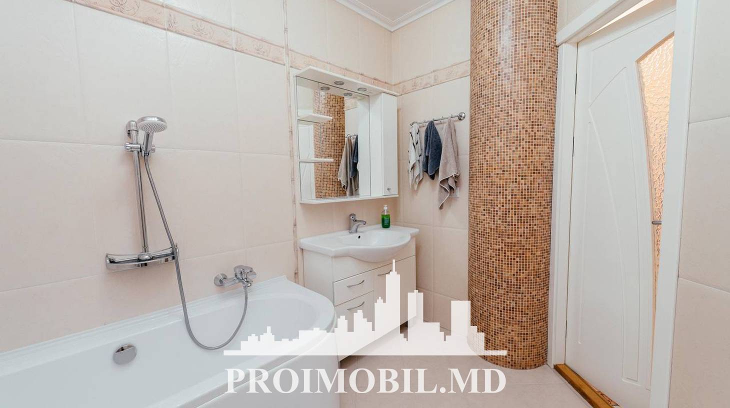 https://images.proimobil.md/S5OvL61z6y_TetUNdE4n_8__atewPVuVQ4Jdbdu4Mg4/watermark:0.75:so:0:30:0.39/resize:fill:1460:816:1/gravity:ce/bG9jYWw6Ly8vZXN0YXRlL2xyLzQ3MjZiYWM3LWEyYTItNDQwYi04MzlkLWZiNjg5ZDY0MDkyYi5qcGVn