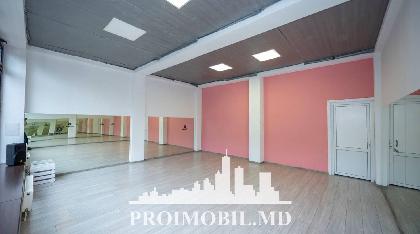 https://images.proimobil.md/S5b7s6GveApPhCORm1Sd1naK4oEgyySjqw6RKtcYCHA/watermark:0.75:so:0:30:0.39/resize:fill:1460:816:1/gravity:ce/bG9jYWw6Ly8vZXN0YXRlL2xyL2UxNTg1MzZiLWM2MTMtNDg1NC1hOTUwLTFhN2NkOTQ5MDU2Yy5qcGVn