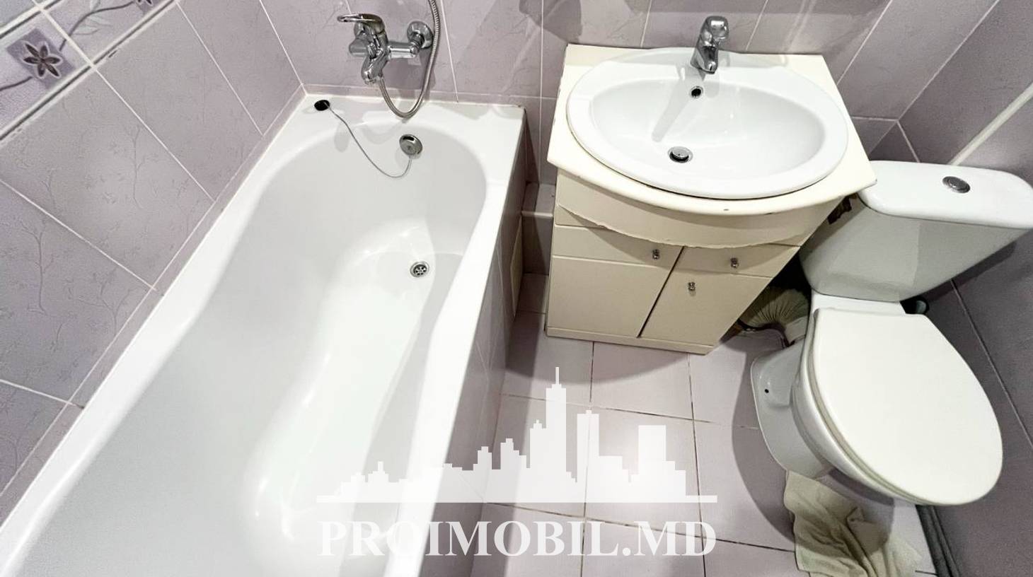 https://images.proimobil.md/S5xPaOToEm4feEv8xjO-LySxfqRkj7JfHk5C0dYH-Ec/watermark:0.75:so:0:30:0.39/resize:fill:1460:816:1/gravity:ce/bG9jYWw6Ly8vZXN0YXRlL2xyLzM2ZjA2NzQzLTFhMDUtNDM1ZC1hZGM1LTIyZTA1Y2RhMjU1Yi5qcGVn