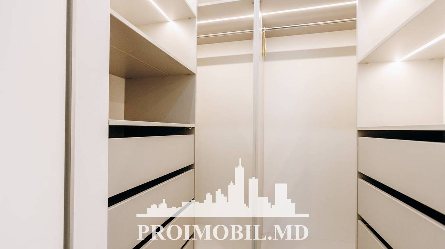 https://images.proimobil.md/S7Y-tGdVPdGFW811RIY8xDWen9aeh01mn3ANs8WyUec/watermark:0.75:so:0:30:0.39/resize:fill:1460:816:1/gravity:ce/bG9jYWw6Ly8vZXN0YXRlL2xyL2Q1MTYyZWE2LTY1YTAtNDdhMS05YmIwLTUxY2FlN2RiNzBmOC5qcGVn