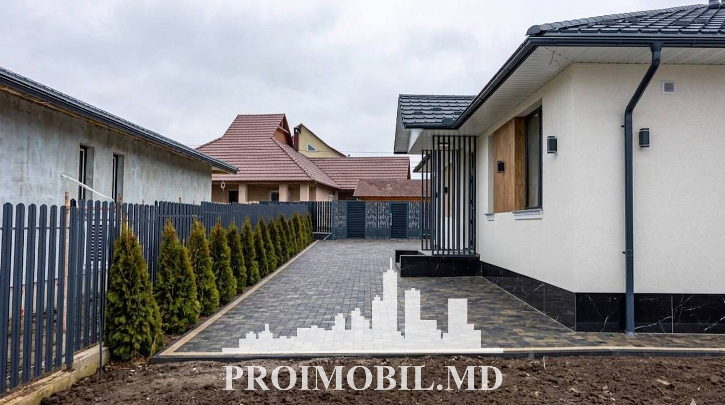 https://images.proimobil.md/S8-AH04Ae9DTLptdkhJNf946I2rcp0UI677QjyN-I1w/watermark:0.75:so:0:30:0.39/resize:fill:1460:816:1/gravity:ce/bG9jYWw6Ly8vZXN0YXRlL2xyL2VhODYzOTVkLTcyMTktNGNlNi05ZmVmLWRmMzY2ZTRiNjZhYy5qcGVn