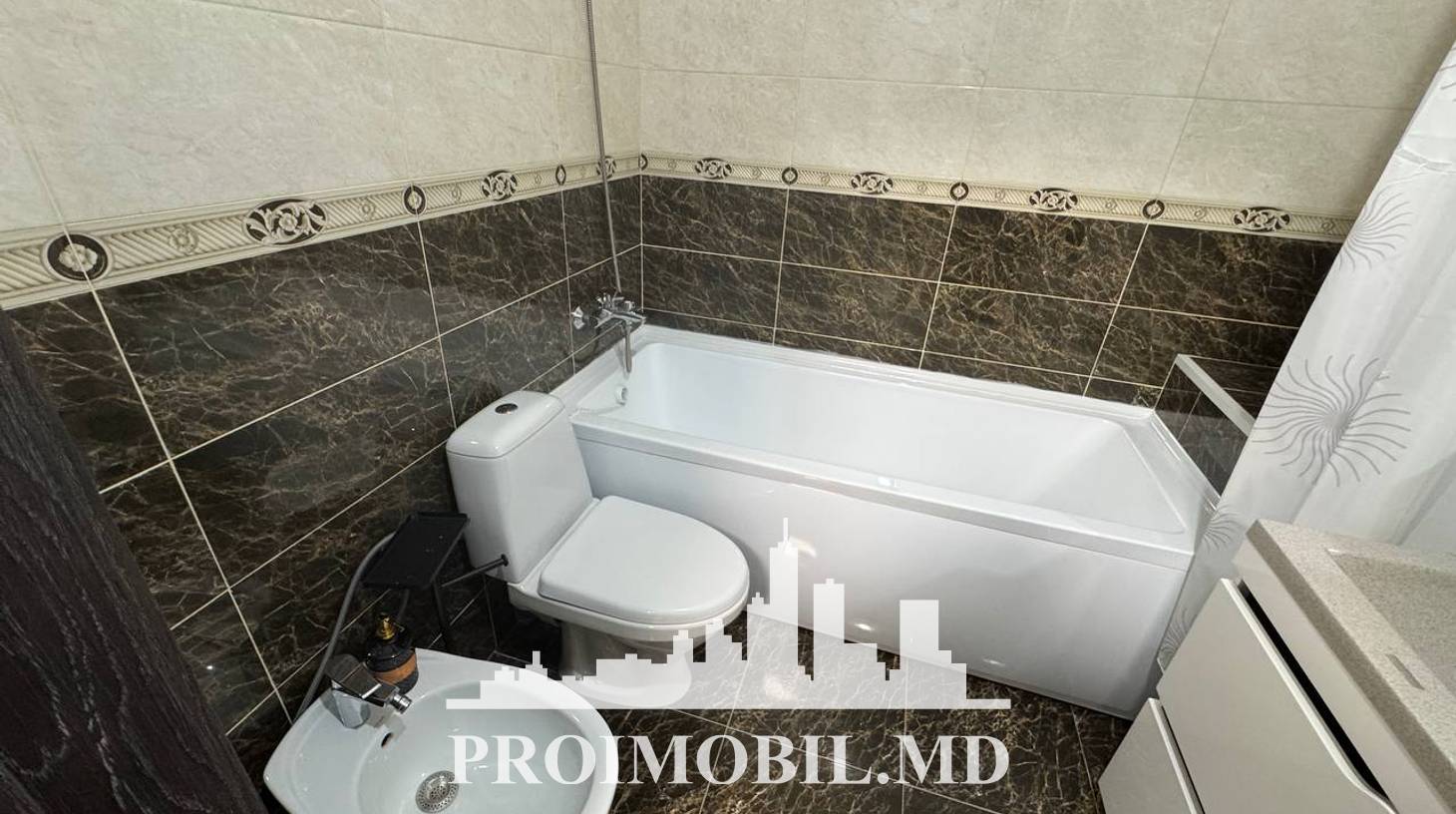 https://images.proimobil.md/S8BZMm81oYyeoamGUaS1WdedVpEI9LD3JJk7UFZW89M/watermark:0.75:so:0:30:0.39/resize:fill:1460:816:1/gravity:ce/bG9jYWw6Ly8vZXN0YXRlL2xyL2E1NjQzYWQwLTE5MGMtNGIzYy1hZmQ0LWU2ZWJkMGNmY2M2ZC5qcGVn