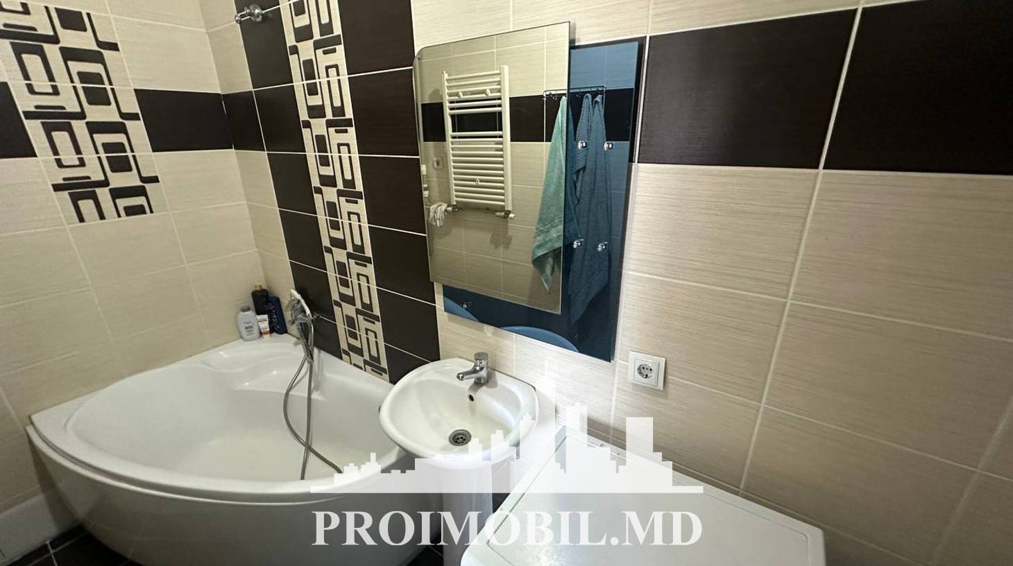 https://images.proimobil.md/SDJtMiB6CVS7Fyi3CH8Fj02m9oQHU58JU0iO-SDVWVY/watermark:0.75:so:0:30:0.39/resize:fill:1460:816:1/gravity:ce/bG9jYWw6Ly8vZXN0YXRlL2xyL2I4OWI5M2I4LTNjMDItNDVjMS04YTVkLWJiMTUzZTQzZTVmNi5qcGVn
