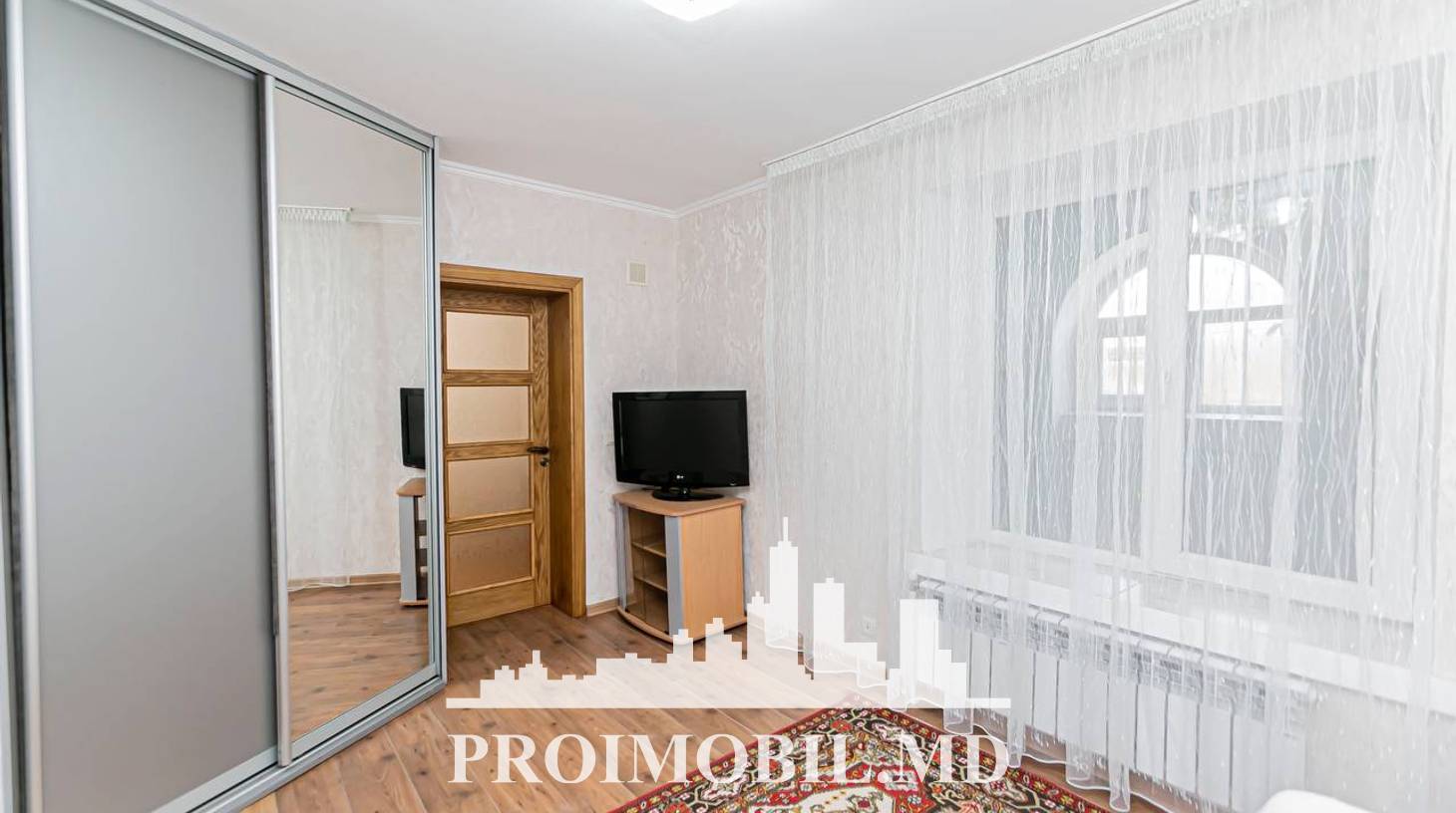 https://images.proimobil.md/SE1KQukWzUJxl1Ws-kFpQ-EaMK-BEN4mbw2HPKCMsZ4/watermark:0.75:so:0:30:0.39/resize:fill:1460:816:1/gravity:ce/bG9jYWw6Ly8vZXN0YXRlL2xyLzBjMDJhMGFmLWZlMzItNDRiZC1iZTA4LTNiZWRjNzcxY2FlNS5qcGVn