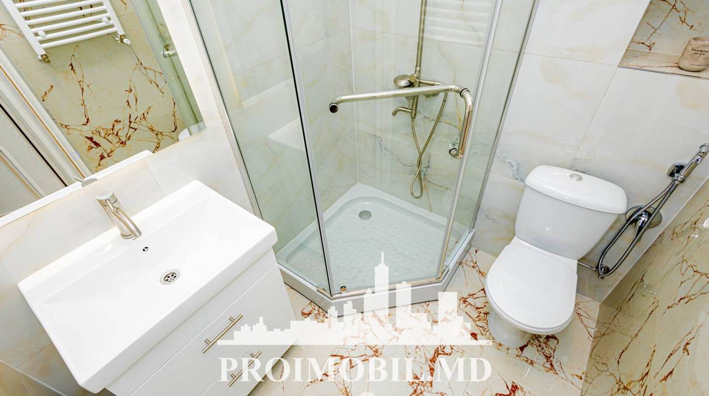 https://images.proimobil.md/SEW9BUKJdnJwEMujfK2DsZyPZfCy2v2uLpz3G7BF5Mw/watermark:0.75:so:0:30:0.39/resize:fill:1460:816:1/gravity:ce/bG9jYWw6Ly8vZXN0YXRlL2xyL2JjNmY4ZTRjLWJjOTUtNDE3MC05M2UwLTRhN2NlNmY5ZWNjZS5qcGVn