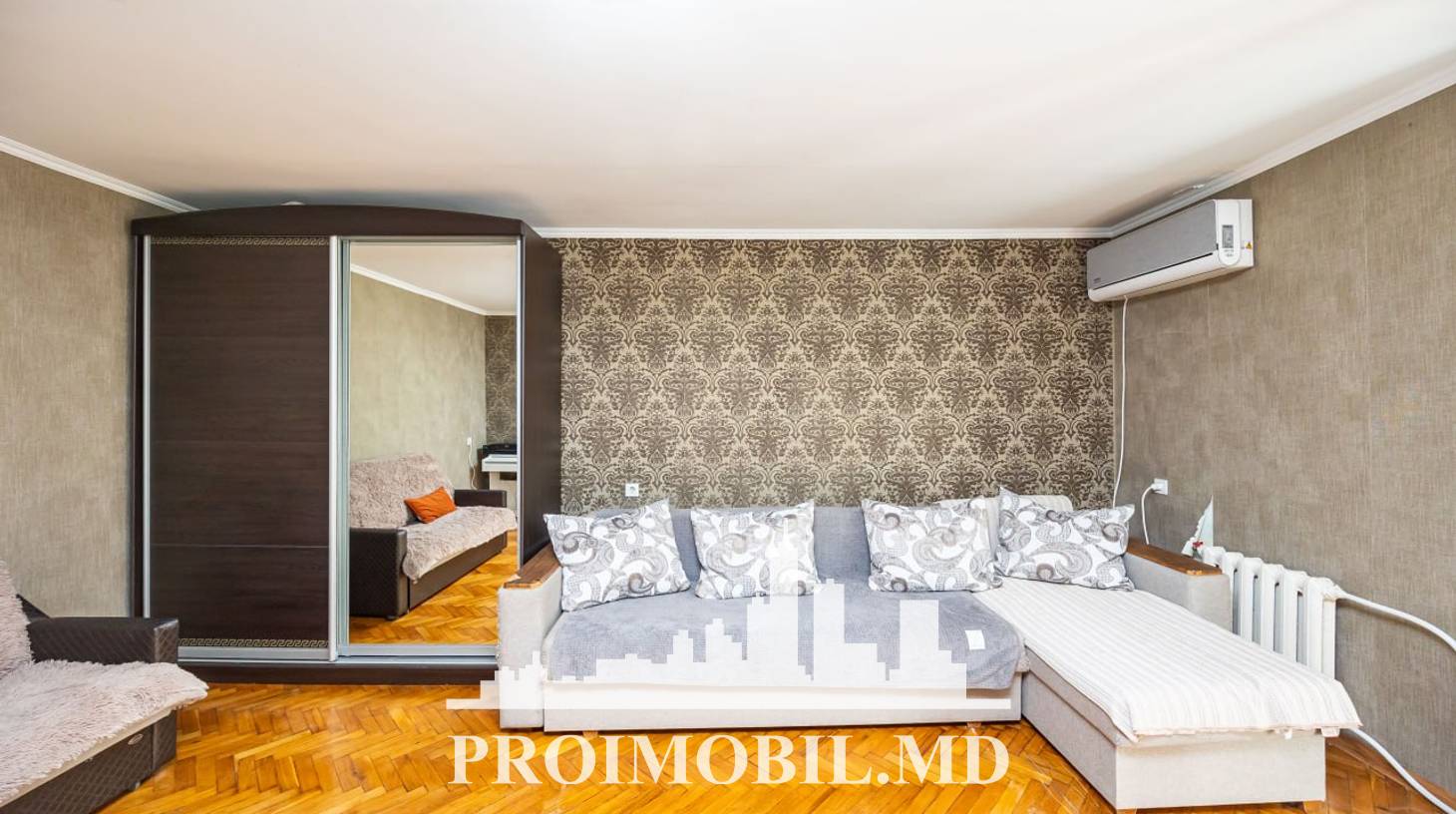 https://images.proimobil.md/SEpYhiiHm3vOAPFx9z-Mxh32PzH-2y-G9K7mYUt8Bn0/watermark:0.75:so:0:30:0.39/resize:fill:1460:816:1/gravity:ce/bG9jYWw6Ly8vZXN0YXRlL2xyLzViZjUzMzQ1LTZjYTktNDJlMS1iY2MxLWU4M2M0NzlhYzc1Mi5qcGVn