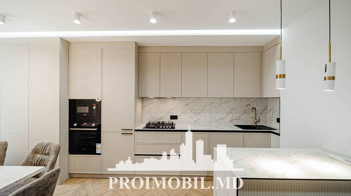 https://images.proimobil.md/SFdZam2DHr3BZVzLlyZHEbXTIvZzigGlV7IG8MdZPQE/watermark:0.75:so:0:30:0.39/resize:fill:1460:816:1/gravity:ce/bG9jYWw6Ly8vZXN0YXRlL2xyL2E5OTc2MzBhLWZiNzctNGI1Yy1hY2U0LTg3OTU3ZjJiMjJhYi5qcGVn