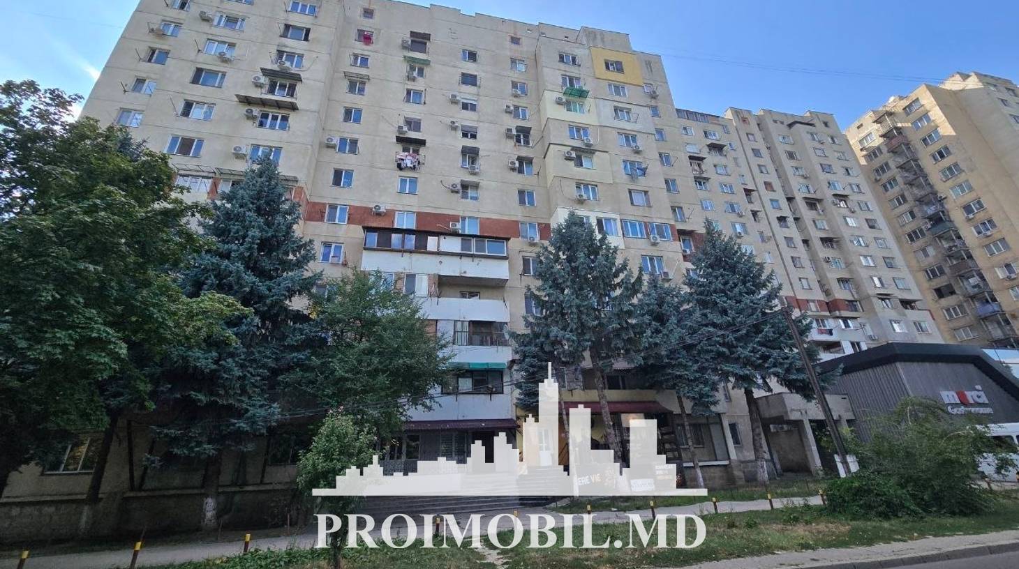 https://images.proimobil.md/SGNCxixnu5mplU_7R9MxDJ--WNjzFk6lIRc_ePnt_0w/watermark:0.75:so:0:30:0.39/resize:fill:1460:816:1/gravity:ce/bG9jYWw6Ly8vZXN0YXRlL2xyLzEzOTA0NDIyLWJhZDYtNDZjNy1iMDM1LWY0NzQyMTkyZTcyMy5qcGVn