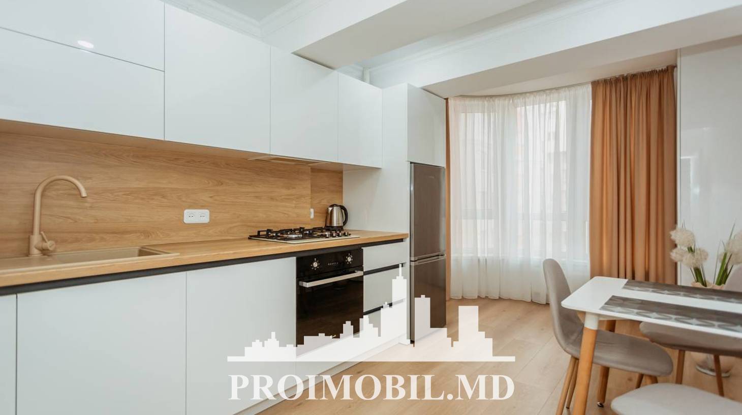 https://images.proimobil.md/SHlb3Ul-qA29uP6NSx2ccdc9HNk3OShmZQUT_vcY1PA/watermark:0.75:so:0:30:0.39/resize:fill:1460:816:1/gravity:ce/bG9jYWw6Ly8vZXN0YXRlL2xyLzI2MTE4YmI3LWYyNTYtNDQ0OC05YTk2LThmM2Y1NjU0MzA3My5qcGVn