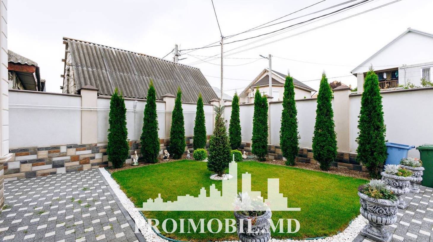 https://images.proimobil.md/SJdMpQC67b5j4iig-pUvrPFSDdadckN7QhP7qEhMi5I/watermark:0.75:so:0:30:0.39/resize:fill:1460:816:1/gravity:ce/bG9jYWw6Ly8vZXN0YXRlL2xyL2EyOTAzYTRhLTgzNTgtNDhlYS04YWY1LTQ4OGM3MjQ0NTNiNy5qcGVn