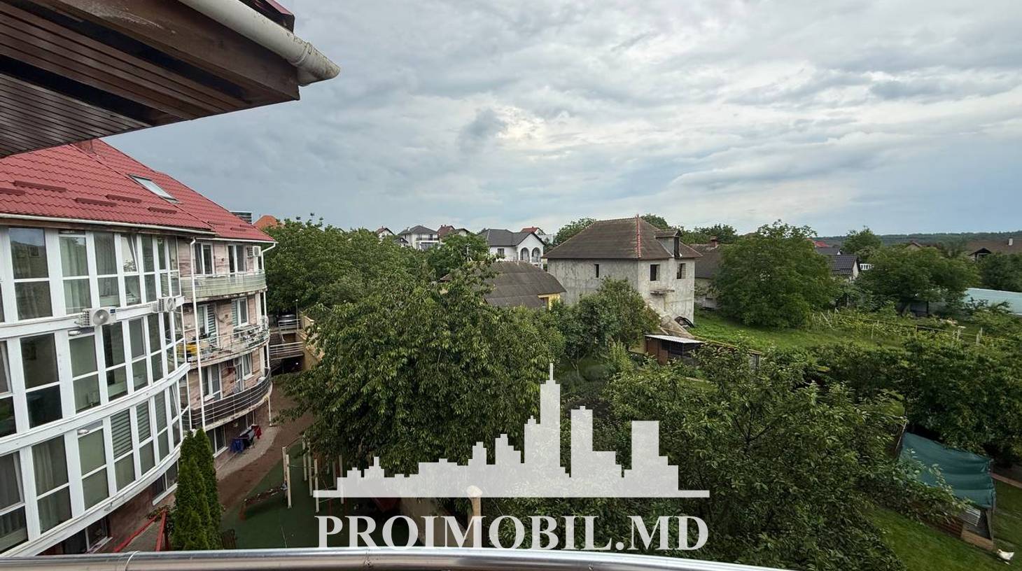 https://images.proimobil.md/SL2zWcyRfP5TuSmK45sjkPcUBAew6bnM41VOpHA6QHo/watermark:0.75:so:0:30:0.39/resize:fill:1460:816:1/gravity:ce/bG9jYWw6Ly8vZXN0YXRlL2xyLzYwZmMzZDYyLTNkYzktNGExOC1iMWE1LTg0MGViN2EwNjNhMC5qcGVn