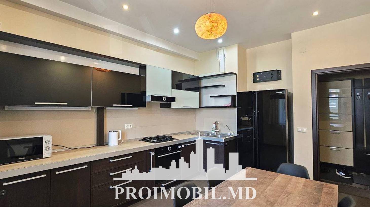 https://images.proimobil.md/SMSE95BHaEOVt2nmeD55j6kASEfCAaIBobvcQ2785TY/watermark:0.75:so:0:30:0.39/resize:fill:1460:816:1/gravity:ce/bG9jYWw6Ly8vZXN0YXRlL2xyL2I1N2QxZjQzLTJhM2ItNDU5Ni05MjBlLWZjMmZiNDU0NzQwYS5qcGVn