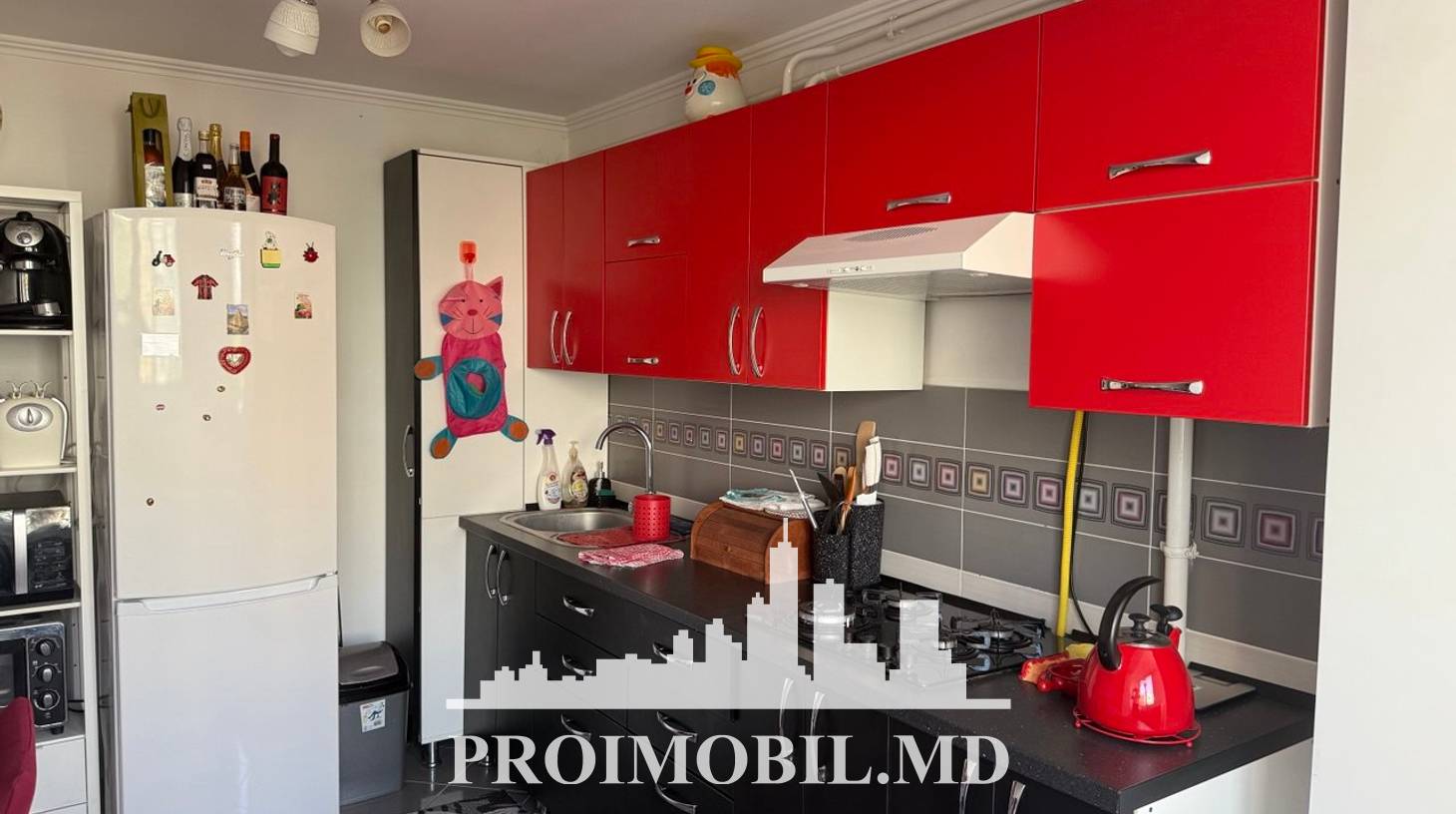 https://images.proimobil.md/SRIZm9kbF1zrTo2nr4X9HTGkd95aJgfIF3wF4elRjf4/watermark:0.75:so:0:30:0.39/resize:fill:1460:816:1/gravity:ce/bG9jYWw6Ly8vZXN0YXRlL2xyL2FhNzQxODE1LWY2ZTktNDRkNy05ZDBmLWMxYThlZDYwOWM3Ni5qcGVn
