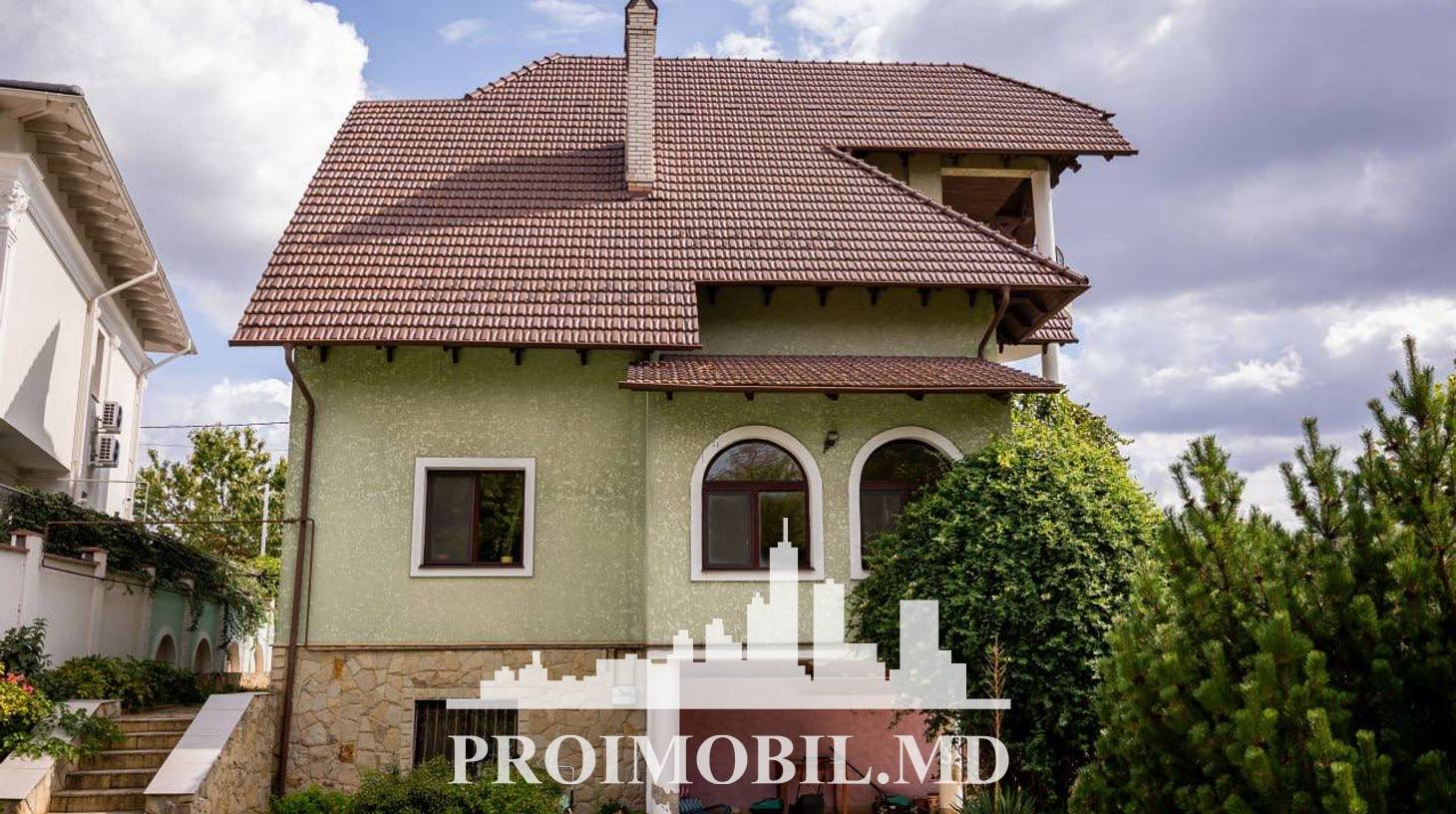 https://images.proimobil.md/SUZOBsBPu8-KAGGCKwKqBvM_ksTJ-vFf3TMZZt_r2Lc/watermark:0.75:so:0:30:0.39/resize:fill:1460:816:1/gravity:ce/bG9jYWw6Ly8vZXN0YXRlL2xyL2Y1ZmIxMjlmLWY5OTAtNGE3Zi1hZjIyLTE4NDA3MjRiZDM2YS5qcGVn