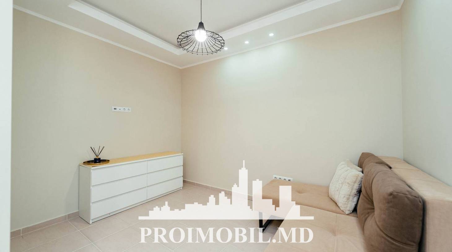https://images.proimobil.md/SYDGZeL9iIxK3aM1g-EGc_ibAtv4SDtI-emHHggxKXs/watermark:0.75:so:0:30:0.39/resize:fill:1460:816:1/gravity:ce/bG9jYWw6Ly8vZXN0YXRlL2xyL2JjZDZjMzgzLTE4NmYtNDBkMC1iMmZhLTg3ODkzYjI1ZGYzZi5qcGVn