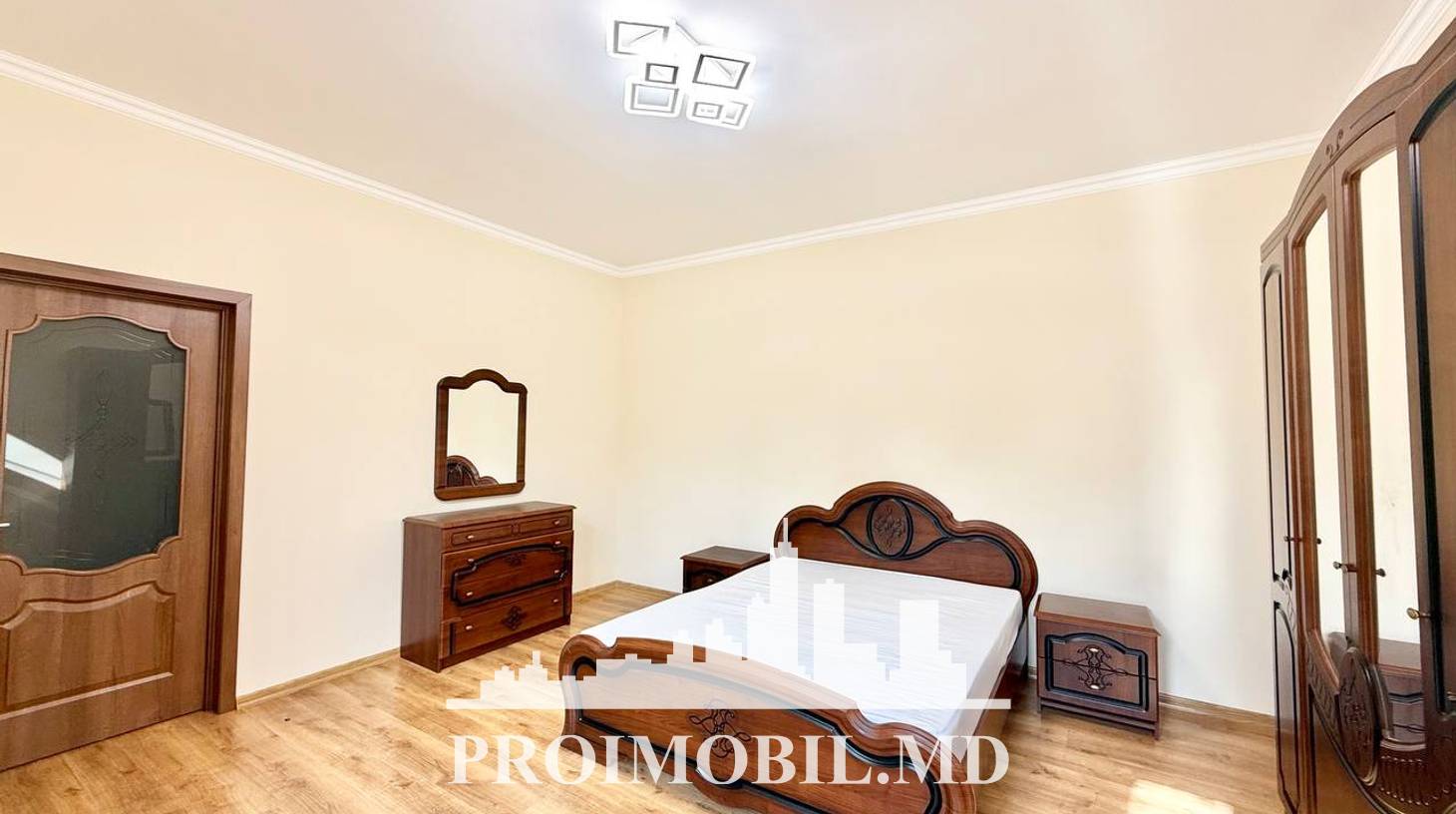 https://images.proimobil.md/SZ-TSx40DC000ONiB47xnhp9Xw8mvoGCA3RTwRoLwYA/watermark:0.75:so:0:30:0.39/resize:fill:1460:816:1/gravity:ce/bG9jYWw6Ly8vZXN0YXRlL2xyL2M1M2U0ZDRjLTJmNTItNDMxZi1hOGI3LTM5YmYxZWUzMjU5ZC5qcGVn