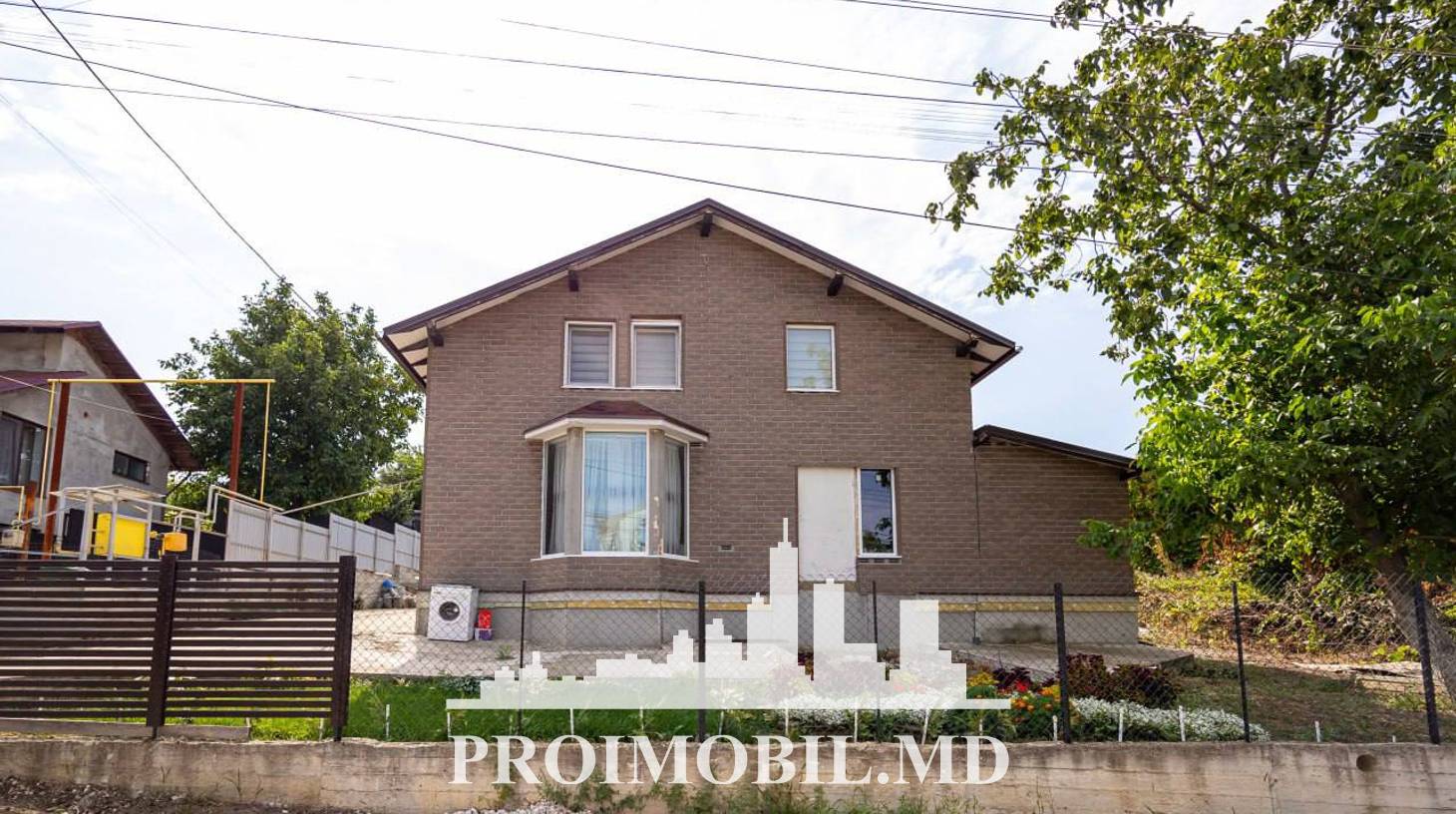 https://images.proimobil.md/SZfkUxjPIBhbGEi4l0-PB1Dqir55yJIjxfN2eUplZTI/watermark:0.75:so:0:30:0.39/resize:fill:1460:816:1/gravity:ce/bG9jYWw6Ly8vZXN0YXRlL2xyLzFkMDM2NGU3LTEyMTEtNDMxMC1iMWQ5LWJlMjNlNjhkZDdhMC5qcGVn