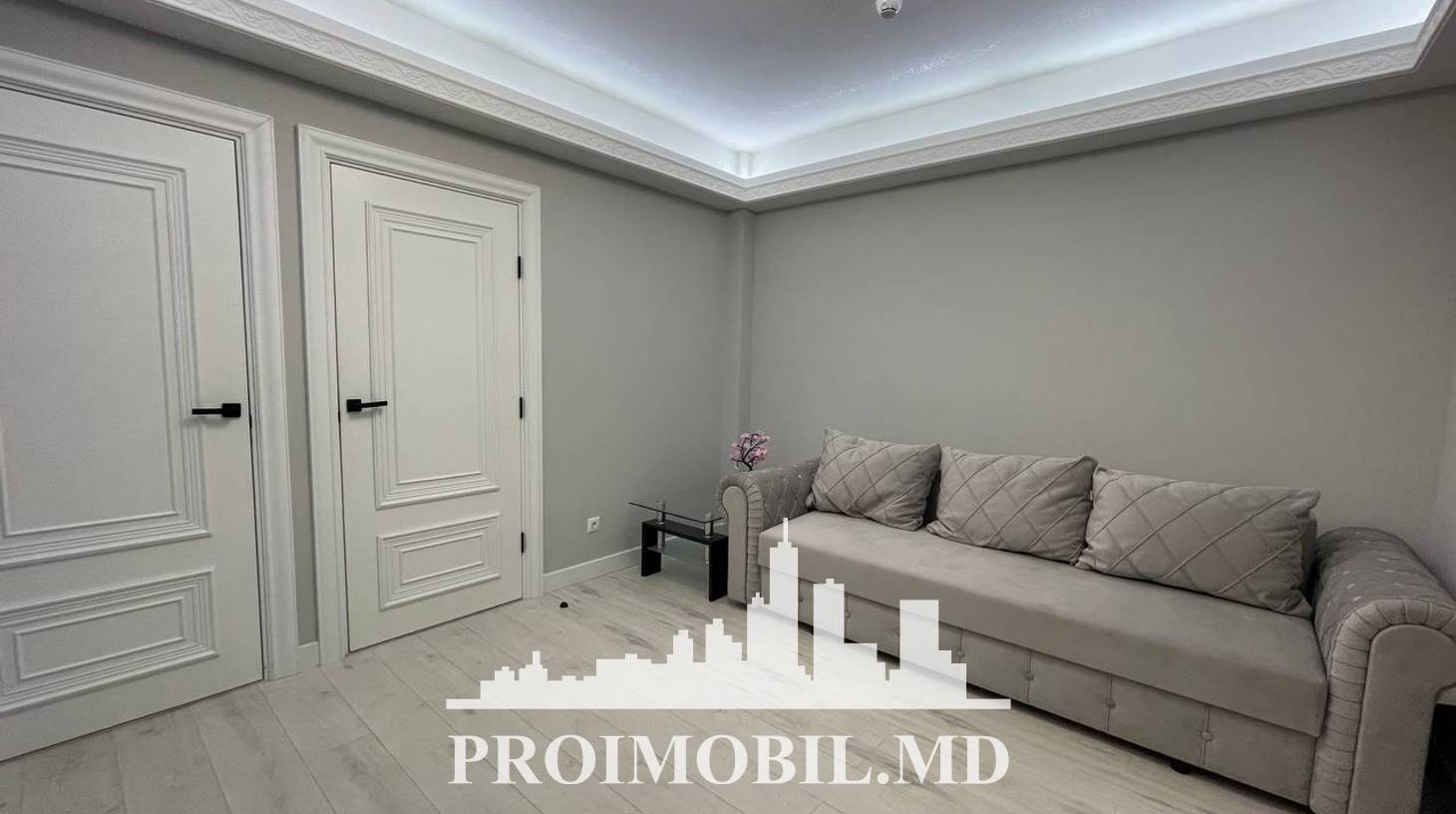 https://images.proimobil.md/ScLXvJg0DOtL2xyfA5zb76fWwGzYCURa9Dj9XMyFAws/watermark:0.75:so:0:30:0.39/resize:fill:1460:816:1/gravity:ce/bG9jYWw6Ly8vZXN0YXRlL2xyLzA4N2NmMmE2LWI5YmYtNGRjMC1iYjgwLTczZWMwNmQxNDY2Yy5qcGVn