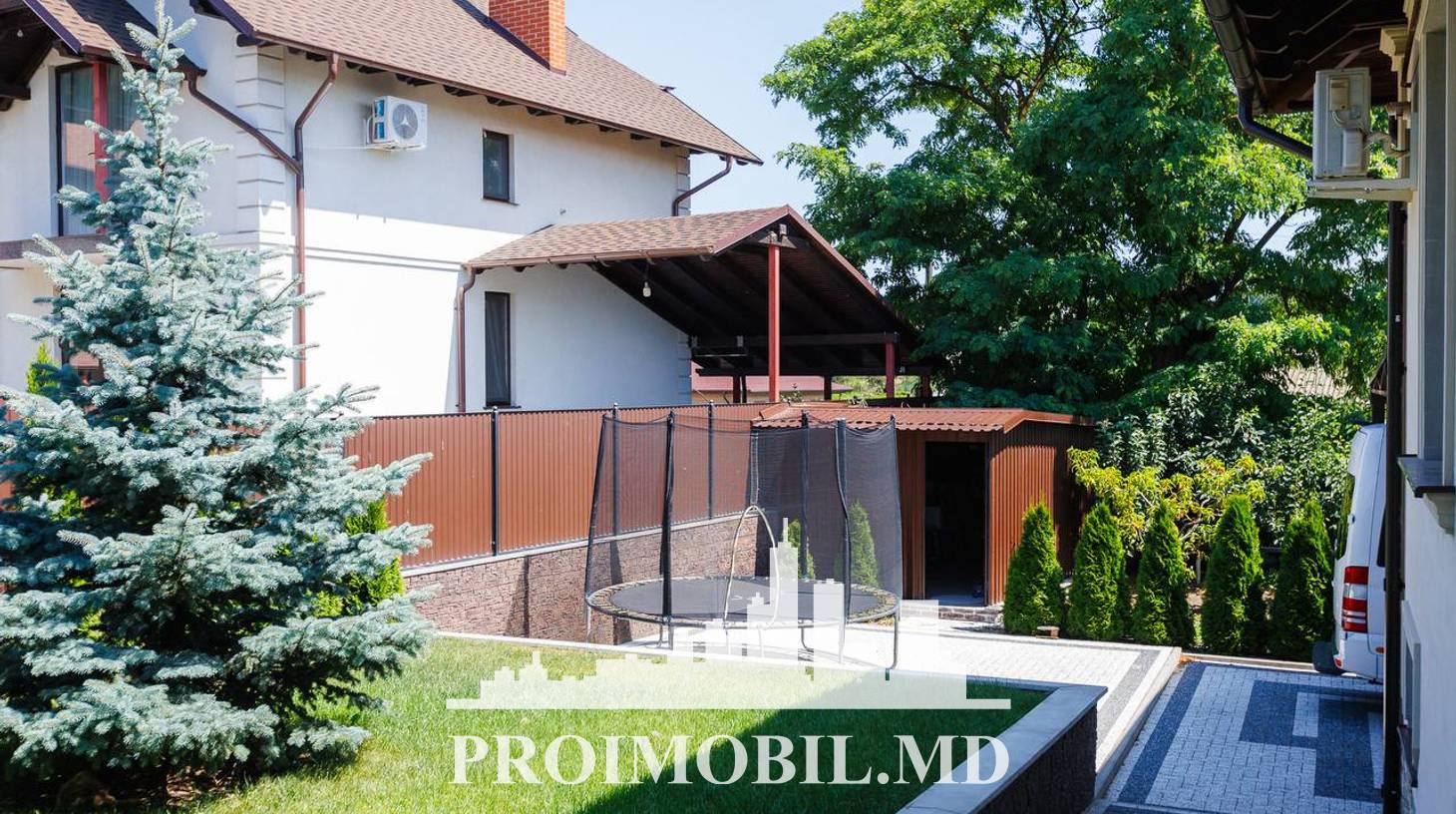 https://images.proimobil.md/SeFKOupeuH26rfc63VJr6PBMt4elN5s5sG7gDDSH8kw/watermark:0.75:so:0:30:0.39/resize:fill:1460:816:1/gravity:ce/bG9jYWw6Ly8vZXN0YXRlL2xyLzg5N2I3MzgyLTcxNzAtNGM0Yi1iNjE5LTliMGU5NmIxNjRlZi5qcGVn
