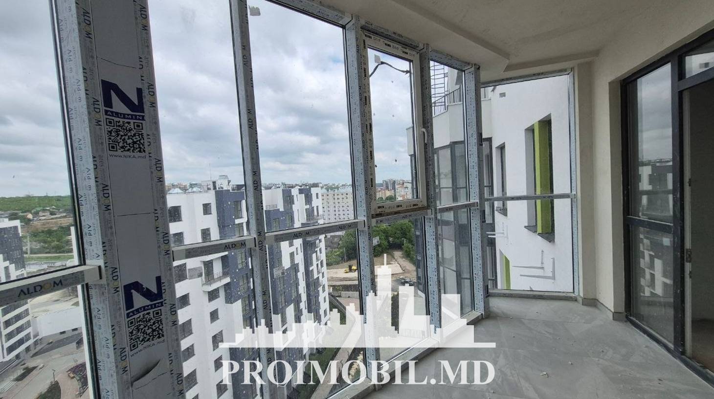 https://images.proimobil.md/SfAwfbnaXYGSeHWe60QpM595GYsNi6j2_V6RCcOhY0w/watermark:0.75:so:0:30:0.39/resize:fill:1460:816:1/gravity:ce/bG9jYWw6Ly8vZXN0YXRlL2xyL2FlNjhlODA2LTMzNTktNGI3ZC05M2U1LTZiZTM5ZWUwM2VmMy5qcGVn