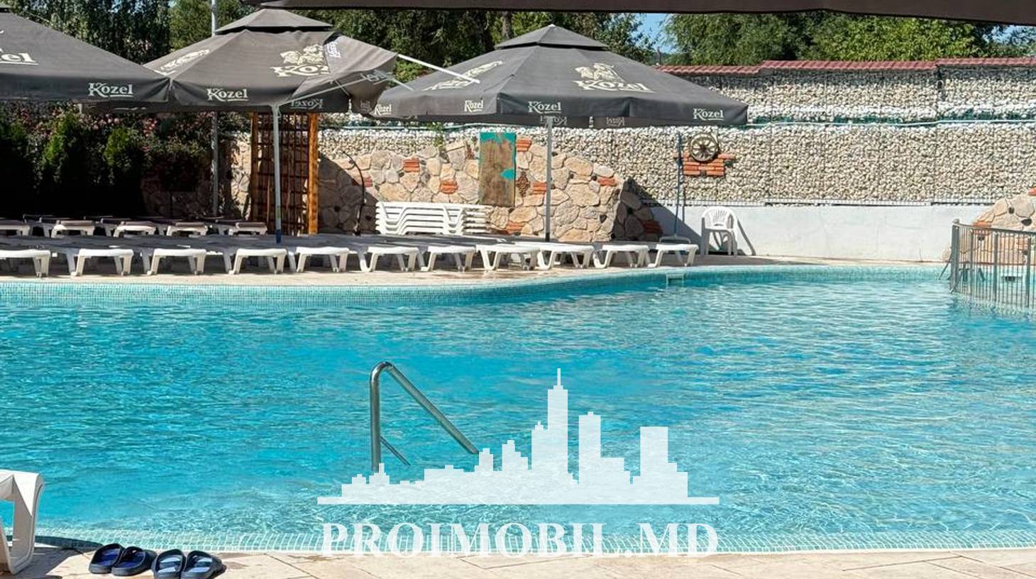 https://images.proimobil.md/SjVBac_P9lRiNfSnNO0gjvw82VfZ-BPHb-IUVd_jnvQ/watermark:0.75:so:0:30:0.39/resize:fill:1460:816:1/gravity:ce/bG9jYWw6Ly8vZXN0YXRlL2xyLzc4ZGNmZTQ2LTE2MjktNDE4Yi05OWVmLTkyNWRmMWIzMGQyOS5qcGVn