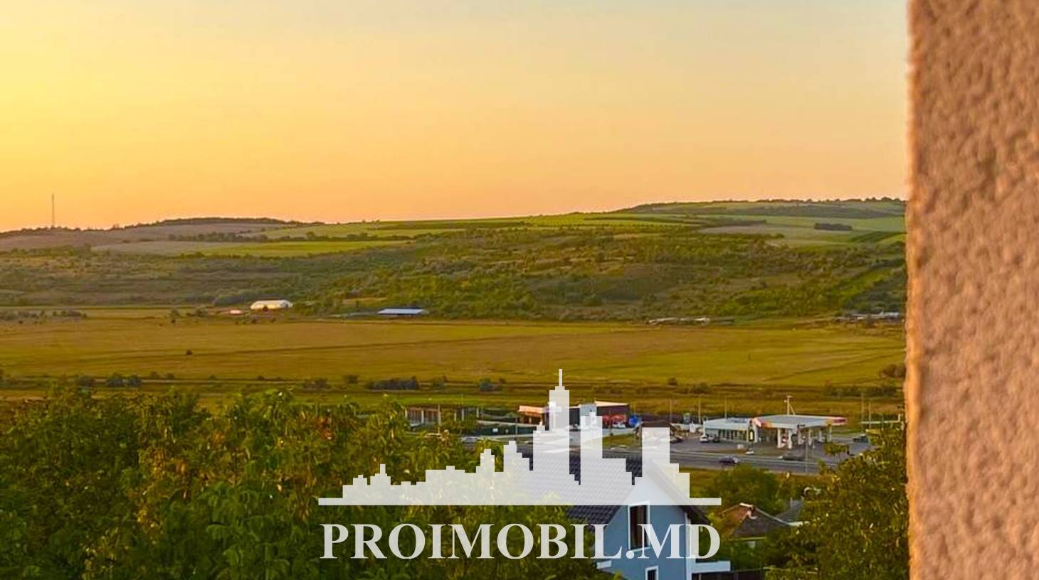 https://images.proimobil.md/Sjd-500TsaONMdVAAkteUl0xa785O--JIWXV8KMaD3w/watermark:0.75:so:0:30:0.39/resize:fill:1460:816:1/gravity:ce/bG9jYWw6Ly8vZXN0YXRlL2xyLzFmNjJmMGNmLTFiMGYtNGUzNi05MTc0LTBlNzUyYzQ2MjIxMi5qcGVn