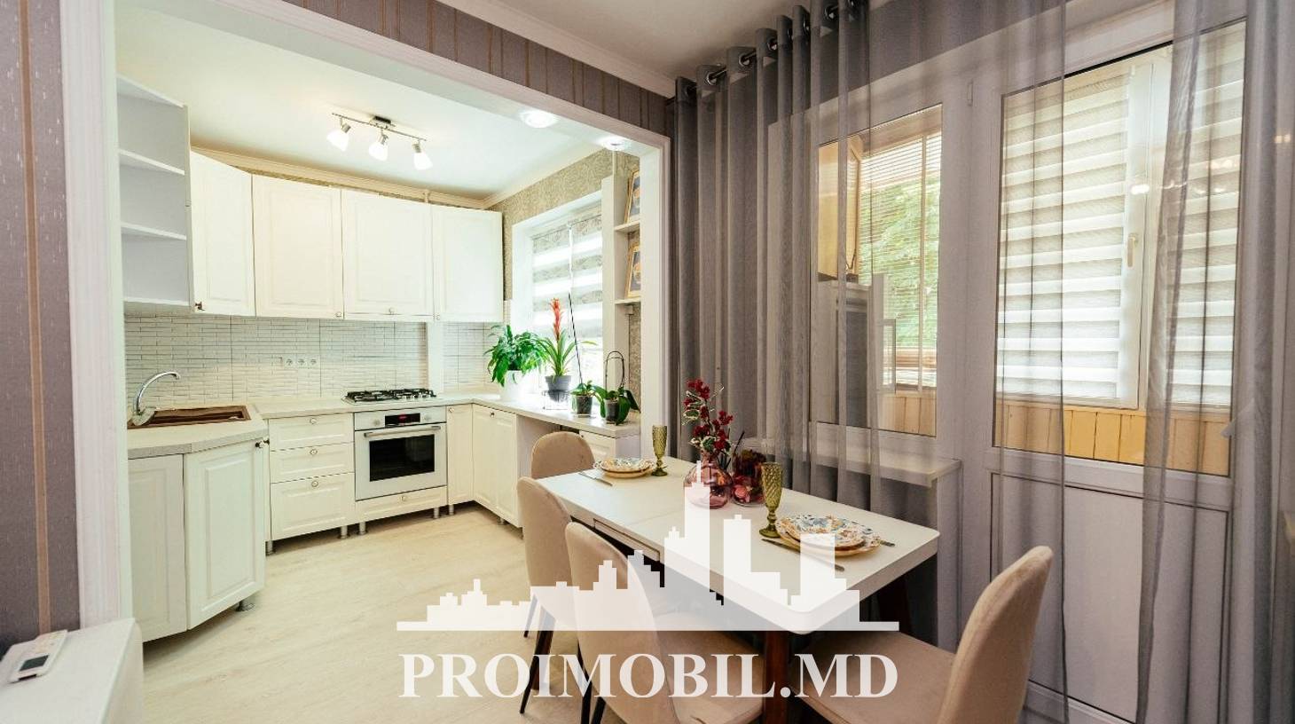 https://images.proimobil.md/SjpK0L5iAE2obthG3sXF3oUh5yw2Df6oudKpQMtXlXM/watermark:0.75:so:0:30:0.39/resize:fill:1460:816:1/gravity:ce/bG9jYWw6Ly8vZXN0YXRlL2xyLzFkMWM4ZGM3LWM4MmUtNDAxZi05MmUzLTE4ZWNjYjI4YWMyOC5qcGVn