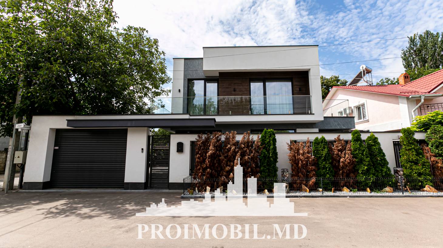 https://images.proimobil.md/Sr2z-HwuOdhdOR6eECL88eCQ6ZjARNGOCUvYmUMYruE/watermark:0.75:so:0:30:0.39/resize:fill:1460:816:1/gravity:ce/bG9jYWw6Ly8vZXN0YXRlL2xyLzYyMjIxMDU4LWJmNmYtNDVmNi1iNzQ4LTkzOGRlYWRhNTBkZS5qcGVn