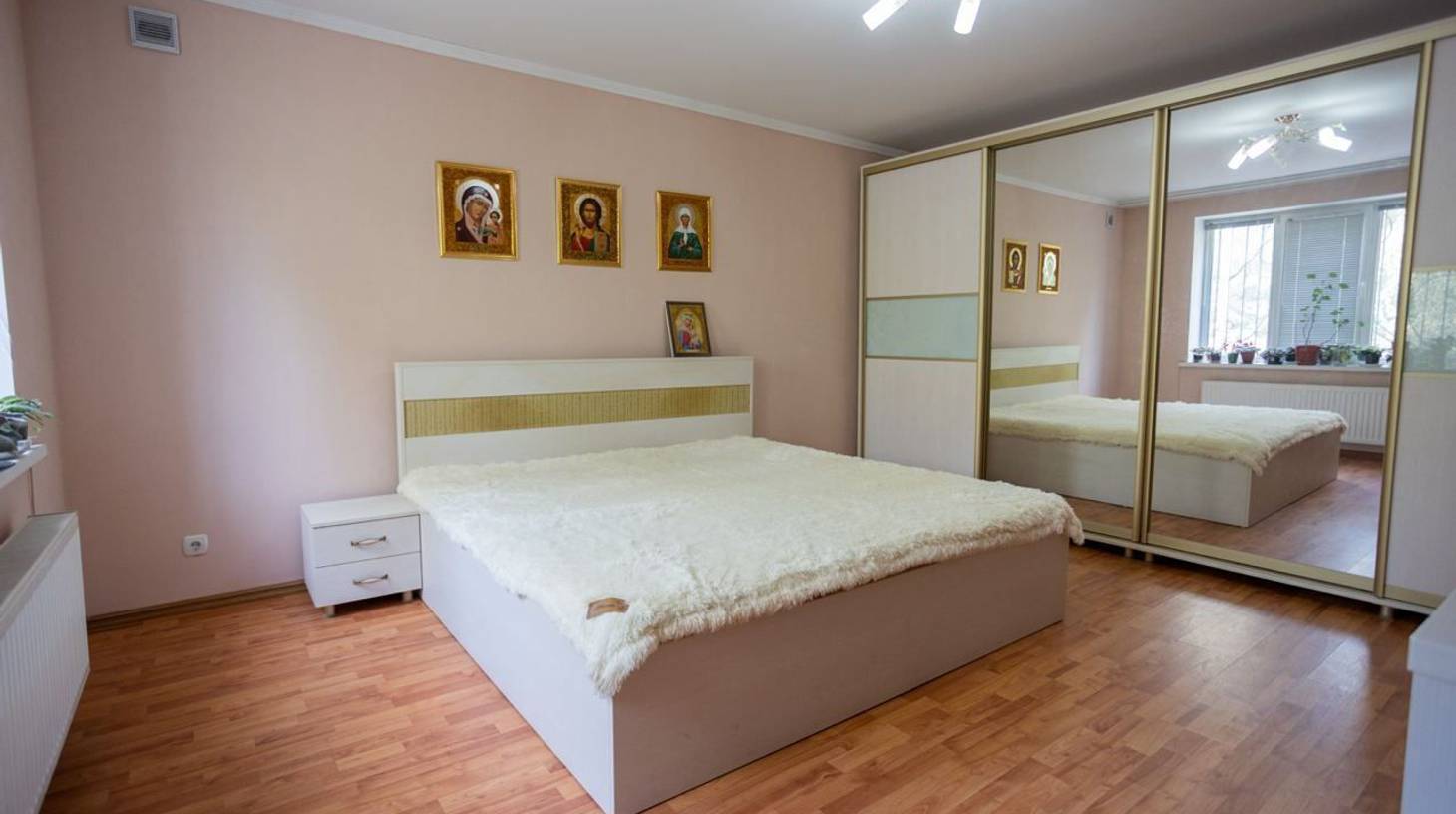 https://images.proimobil.md/SsiMUoKArOOlBzCMJGQ7Q9jJGW7ewHjids0NYbBuo9Q/resize:fill:1460:816:1/gravity:ce/bG9jYWw6Ly8vZXN0YXRlL2xyL2JjMWE3YTZlLTFlNDItNDk2OS04YzY0LWFkMWY3ZWNhMjFmYy5qcGVn