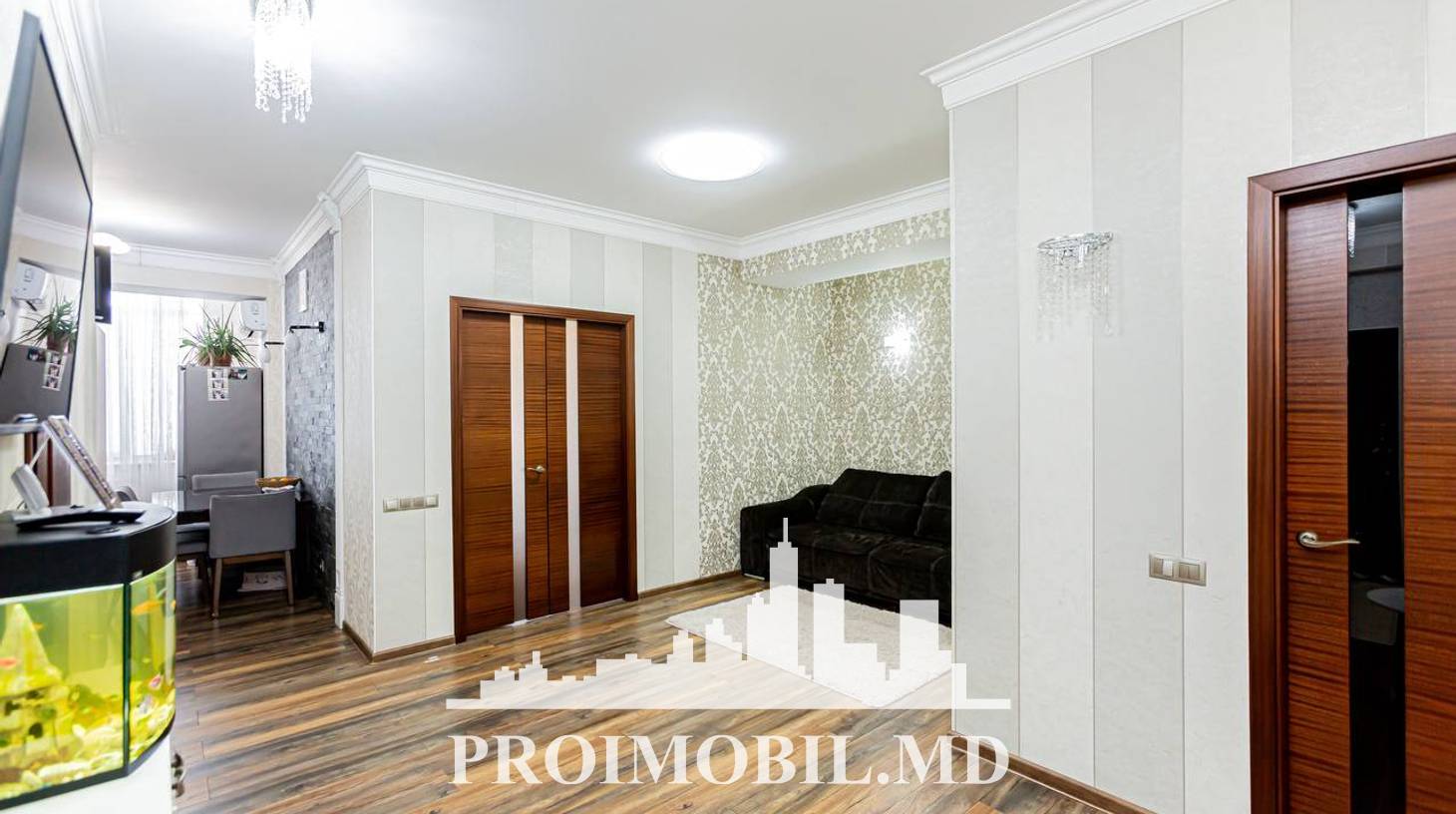 https://images.proimobil.md/SyYHthUCHQv7-iDW80yH9y_w4w6y87mBtfHYMd_Pqro/watermark:0.75:so:0:30:0.39/resize:fill:1460:816:1/gravity:ce/bG9jYWw6Ly8vZXN0YXRlL2xyL2U1NWYwNTgxLTI1ZTYtNGJhNC05ZDZjLTk2NjVkYzNhMDVhYS5qcGVn