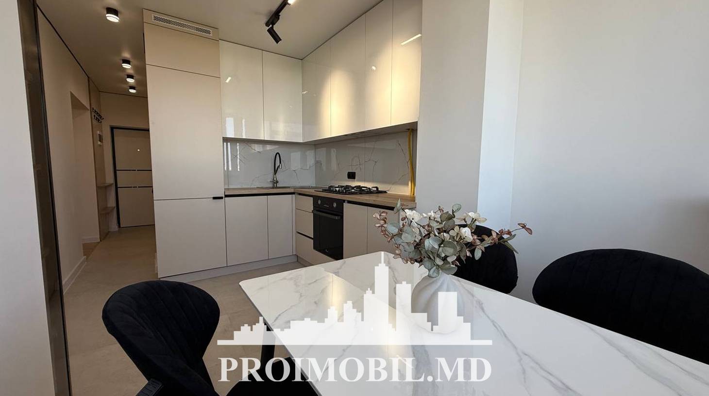 https://images.proimobil.md/T-dADJ-r85UplKcACA5V7MGwkteBFLwotjfnND30IWA/watermark:0.75:so:0:30:0.39/resize:fill:1460:816:1/gravity:ce/bG9jYWw6Ly8vZXN0YXRlL2xyL2ZjOGViMGMxLWI2Y2EtNGU2Zi1hNDk3LWNkYzk2MDQxZDY3MS5qcGVn