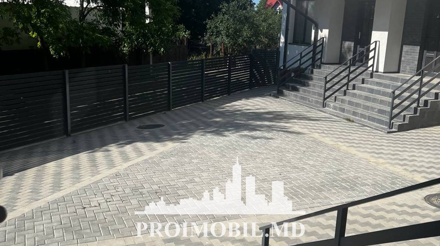 https://images.proimobil.md/T-ixQHrICc1z7NCGyWrebYz6nDnxEuufqvjgiSJYU9I/watermark:0.75:so:0:30:0.39/resize:fill:1460:816:1/gravity:ce/bG9jYWw6Ly8vZXN0YXRlL2xyL2U3ZWJlNzNkLTA5MzctNDFkMi05YTkzLTBlZDk0NjkxMjY0OS5qcGVn