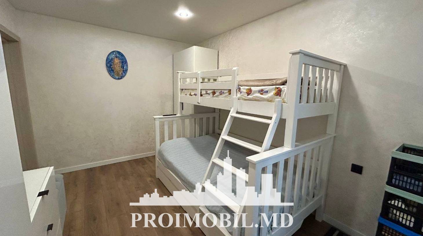 https://images.proimobil.md/T1EVPPJX-ULqrPlOugneYjn3K3rcnk1ZG5_UFe3D0fg/watermark:0.75:so:0:30:0.39/resize:fill:1460:816:1/gravity:ce/bG9jYWw6Ly8vZXN0YXRlL2xyLzA1NmQzNjFlLTZkYjYtNGQ4Yi1iNmZkLTI5M2M4MDk5MzliZi5qcGVn