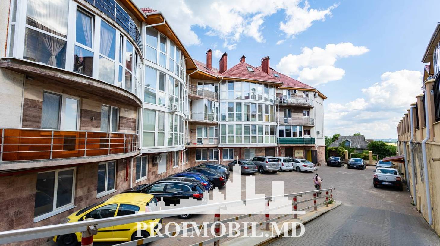 https://images.proimobil.md/T2MpARrEvK5c9bnsU8Ab1QbB1y7bFdJkpp7Nc8YS3xg/watermark:0.75:so:0:30:0.39/resize:fill:1460:816:1/gravity:ce/bG9jYWw6Ly8vZXN0YXRlL2xyLzAzM2YzYWM1LTEyZjAtNGZlYy1hOTg3LWU4OGI4YWZlZTU5ZS5qcGVn