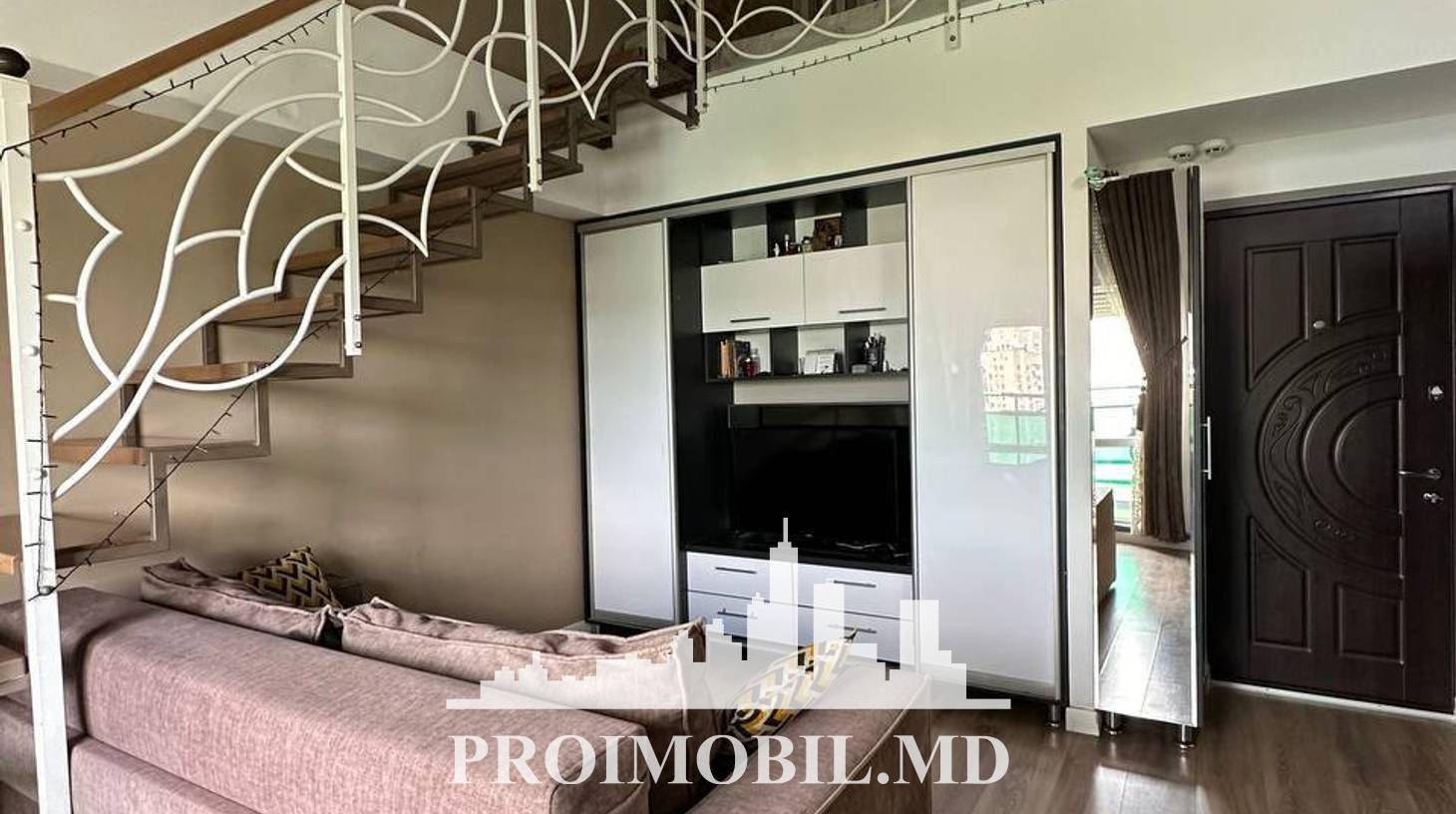 https://images.proimobil.md/T6WeA8RcDzGDn7zp_T6l44r3fSpTZwHHMSbZcPpygLo/watermark:0.75:so:0:30:0.39/resize:fill:1460:816:1/gravity:ce/bG9jYWw6Ly8vZXN0YXRlL2xyLzE0MTcyMWYxLTUzMjgtNDI4OC04NTlmLTBmOGU5MmQ1OTNiMy5qcGVn