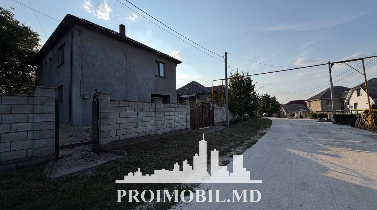 https://images.proimobil.md/T6Z0xE2vGwK8uQ935-d7HwWEg7HpDLX26nhLYjTqH14/watermark:0.75:so:0:30:0.39/resize:fill:1460:816:1/gravity:ce/bG9jYWw6Ly8vZXN0YXRlL2xyLzJkYTg0M2Q4LWM4NmQtNDM0Mi1hNTllLTY4YjU4OTMyNzdhZS5qcGVn