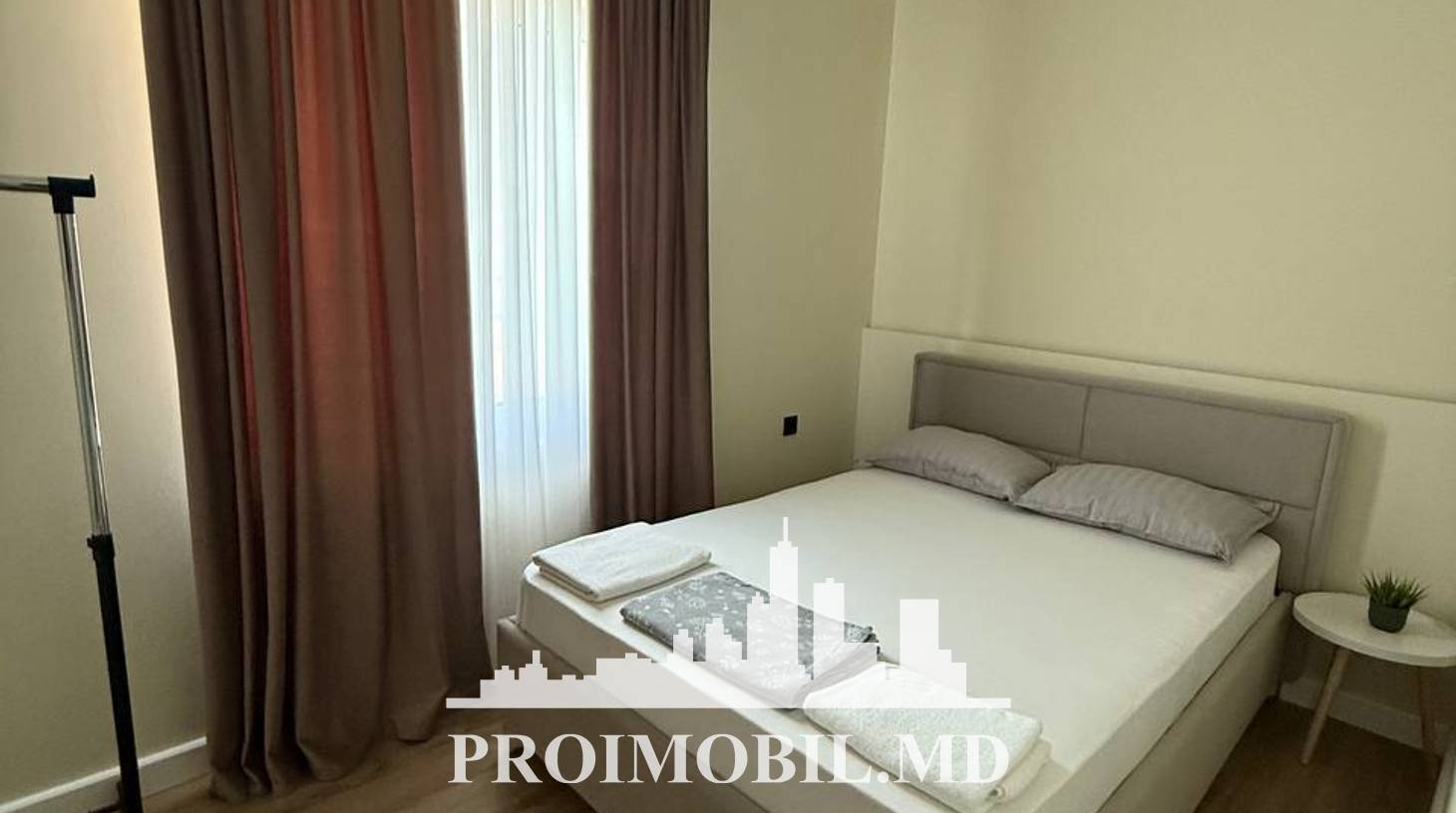 https://images.proimobil.md/T74zLGYBFVFfFiLVjDZaJ24hkB5OjZ__E4sNwQKhM4o/watermark:0.75:so:0:30:0.39/resize:fill:1460:816:1/gravity:ce/bG9jYWw6Ly8vZXN0YXRlL2xyLzgyODUxYjFhLTZjOTctNGQ2Zi1iYTNkLTJiNTllNmViNWMwNS5qcGVn