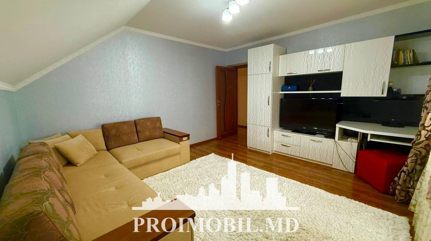 https://images.proimobil.md/T7zps1V-2Ar1U7AirdJTVlX6S46oZXMrJfo6qtXH5Pg/watermark:0.75:so:0:30:0.39/resize:fill:1460:816:1/gravity:ce/bG9jYWw6Ly8vZXN0YXRlL2xyLzYzOTA5ZDIyLTdlOWEtNDg0NS04ZGVlLTExMjc3NjgyY2EwNS5qcGVn