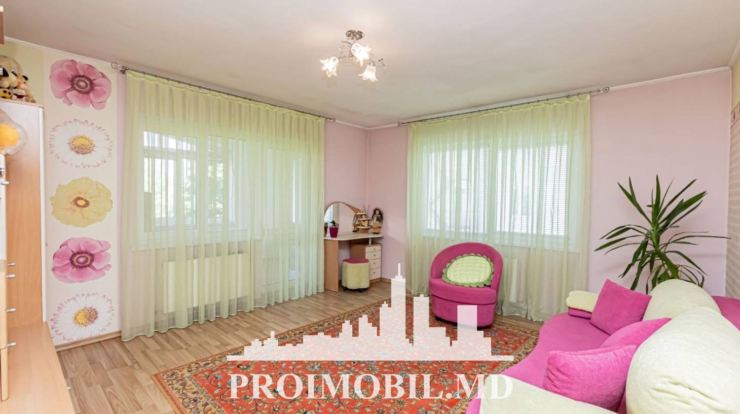 https://images.proimobil.md/THvQt6i1jNwfDDhW4SVnOc28UehSXAXl_ss5HQimlvQ/watermark:0.75:so:0:30:0.39/resize:fill:1460:816:1/gravity:ce/bG9jYWw6Ly8vZXN0YXRlL2xyLzA2ZDAzM2UwLTVmMWUtNDMxZS1hY2ZhLTU5NjI1Njk1MGUyMi5qcGVn