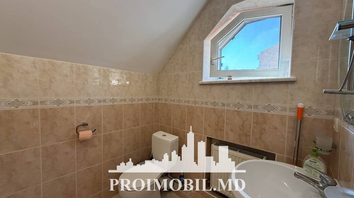 https://images.proimobil.md/TKFHMWB49-87OeUwESN8IV7owwrYtxsGscQhWiq36gE/watermark:0.75:so:0:30:0.39/resize:fill:1460:816:1/gravity:ce/bG9jYWw6Ly8vZXN0YXRlL2xyLzYyNGE1ZDJlLWYwZDMtNDNlMC05NTdhLTc1OWE1ODA4Y2MyYy5qcGVn