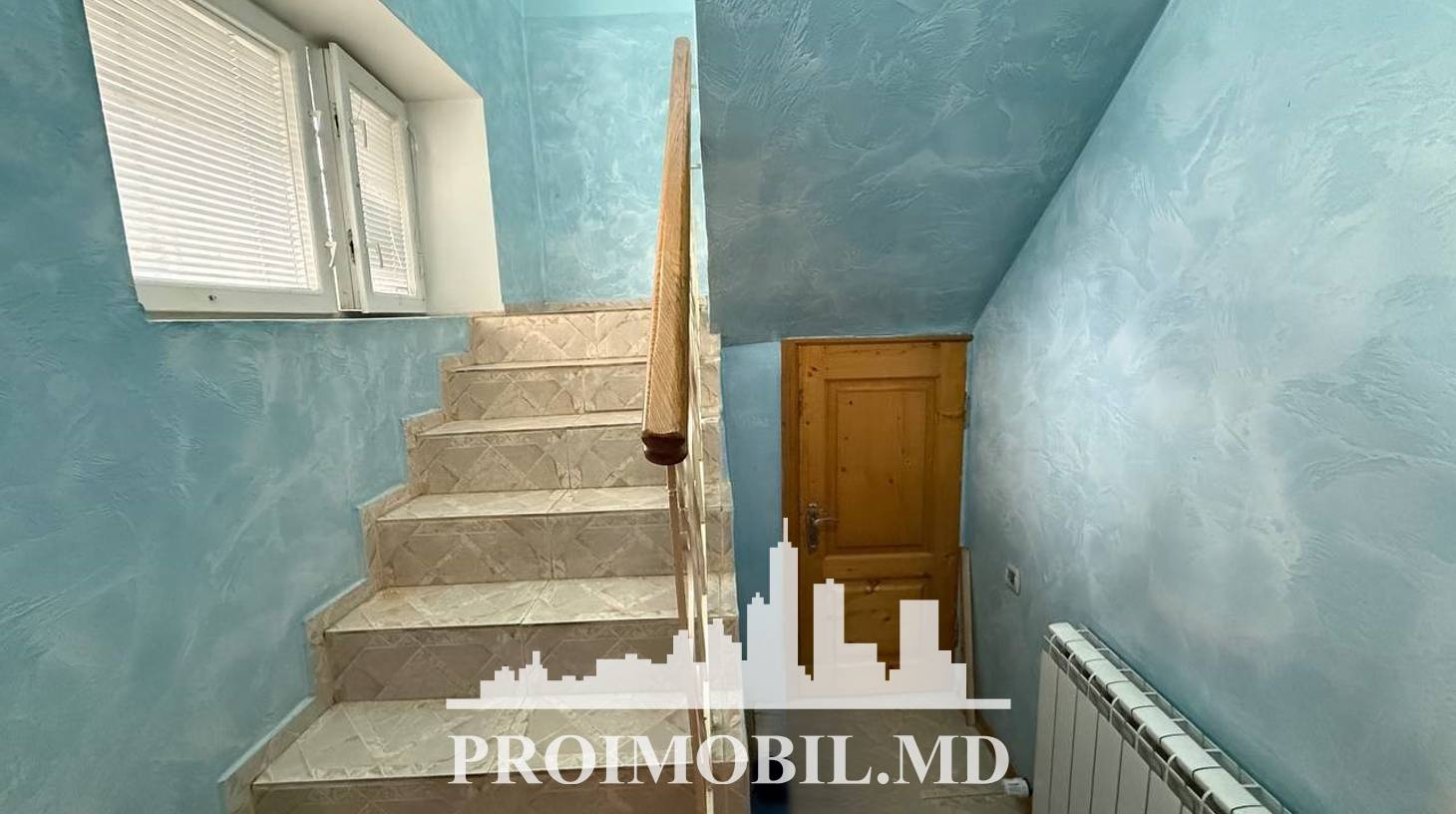 https://images.proimobil.md/TM7fb-uWhfUkAJL9PoxIczOpXN5j_ZEaV8mYNix1wVE/watermark:0.75:so:0:30:0.39/resize:fill:1460:816:1/gravity:ce/bG9jYWw6Ly8vZXN0YXRlL2xyL2NhNDBlNDI5LWIxZWEtNDNkMS05NTJlLWFiZThmNmI2MTZiYi5qcGVn