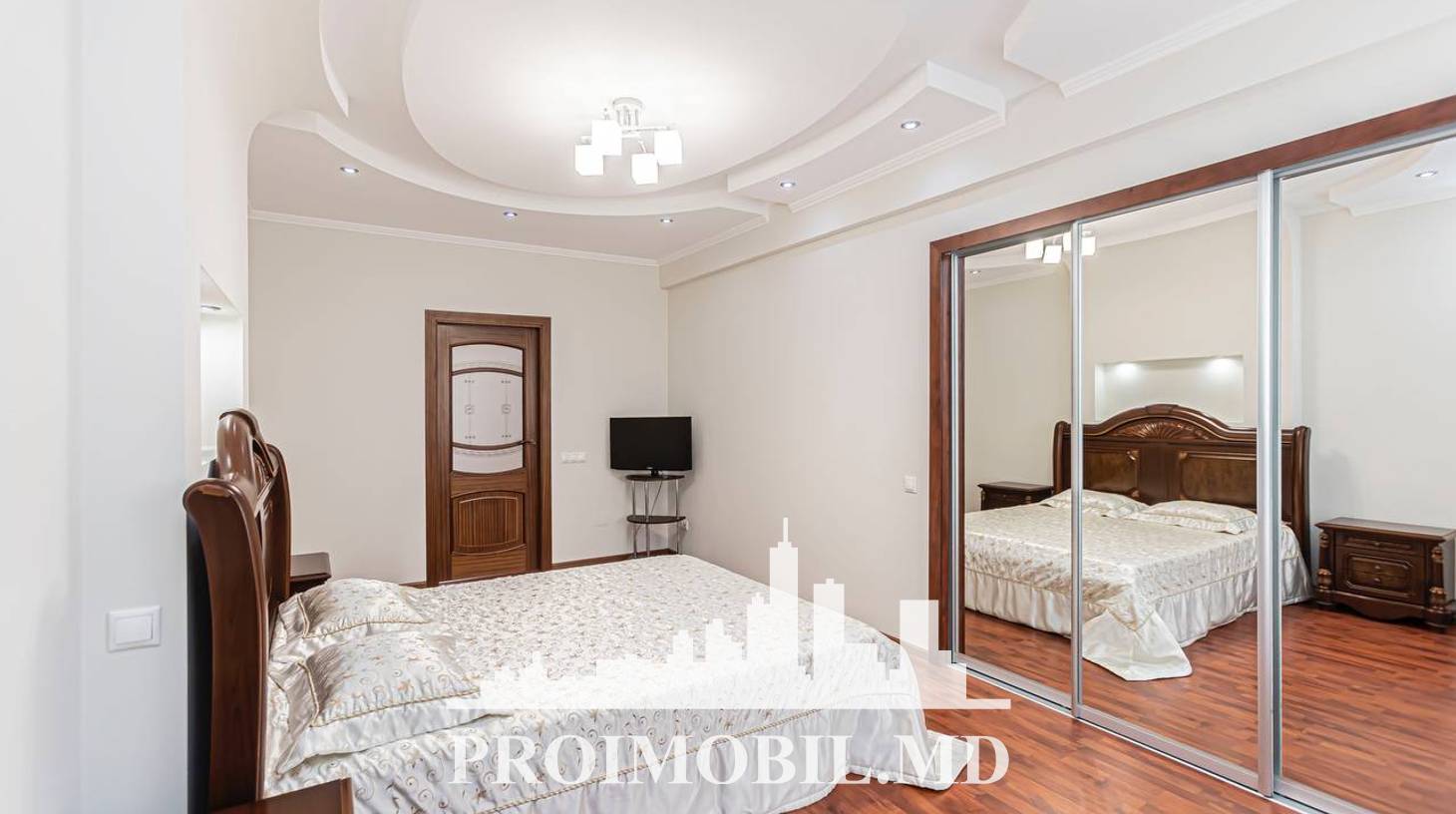 https://images.proimobil.md/TNOIkQBXTVFNeyfZchM8StCZ3qWh95Jqo7OXFZ6YQBI/watermark:0.75:so:0:30:0.39/resize:fill:1460:816:1/gravity:ce/bG9jYWw6Ly8vZXN0YXRlL2xyLzdkNzQyZTA0LWE0NWYtNDk4Ny04NGRiLTU1NzRhODI5Njc5NS5qcGVn