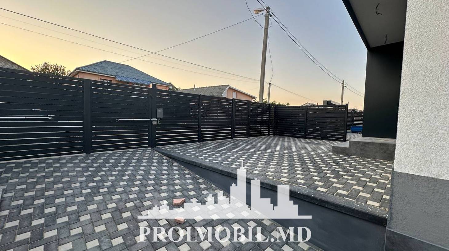 https://images.proimobil.md/TQ7V--uArqigYwvxPxtXOHvhrQkdebGdM8I7xzlNiGE/watermark:0.75:so:0:30:0.39/resize:fill:1460:816:1/gravity:ce/bG9jYWw6Ly8vZXN0YXRlL2xyLzJhYjdlOTZlLTIzOWMtNDU3OC04YWNiLTc3OWIwZDBlZjM2OC5qcGVn