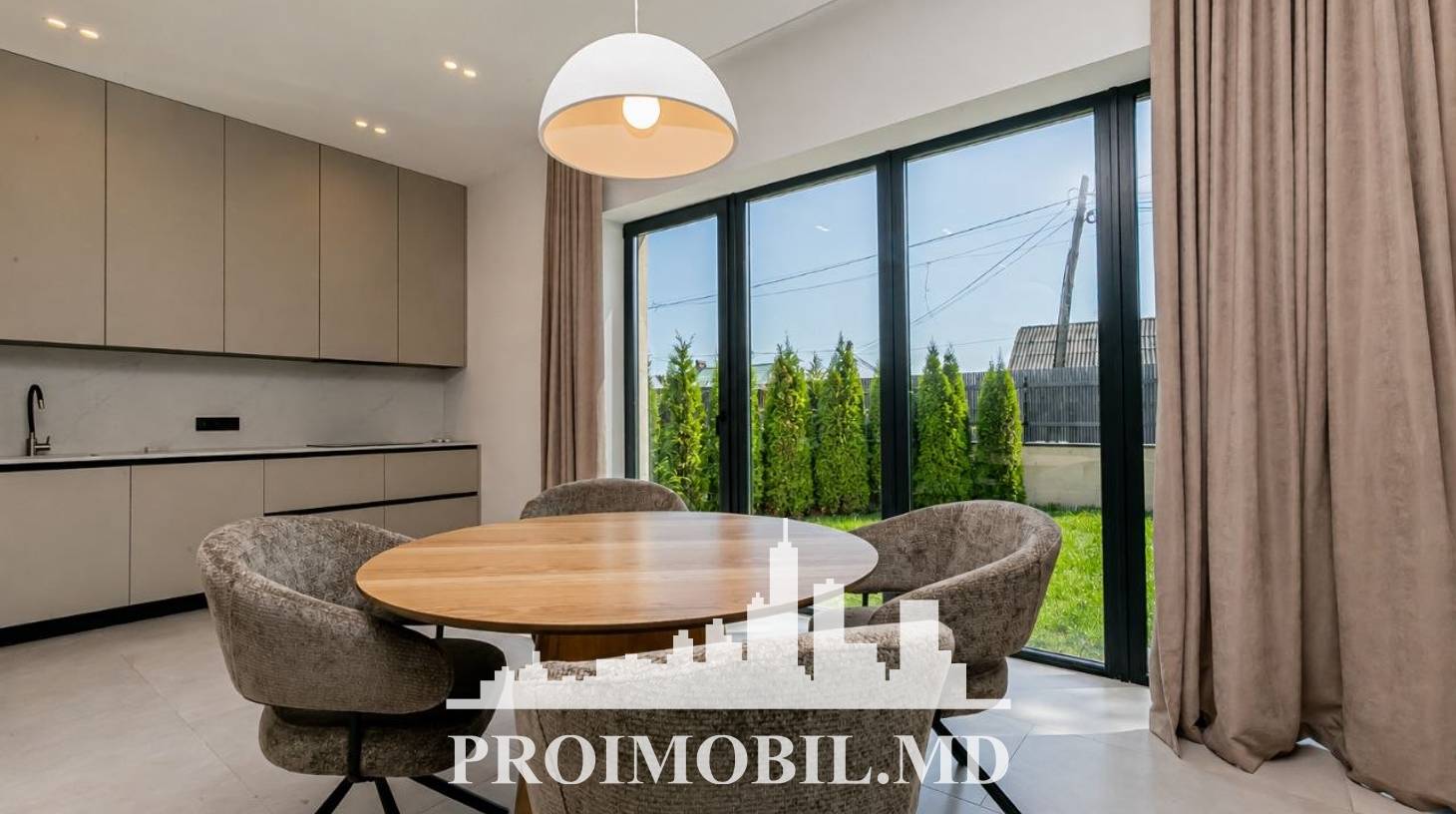https://images.proimobil.md/TR0fzcJk2W2-9yBxoLYqp3BGu4fhBrLT2RW_ZOmmzOg/watermark:0.75:so:0:30:0.39/resize:fill:1460:816:1/gravity:ce/bG9jYWw6Ly8vZXN0YXRlL2xyL2YxMTQ1MmVlLWFkMmMtNDZkMy05NmMwLWY5YzI3MDM3YzgwZi5qcGVn