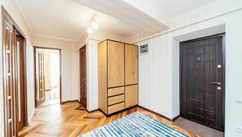 https://images.proimobil.md/TRRKR2JD4VfWhisQEHz0k5DSREER1KvXr6pj4aFRZSs/resize:fill:350:198:1/gravity:ce/bG9jYWw6Ly8vZXN0YXRlL2xyL2E5ODhjODQxLTY2ODEtNDYwYS04NTU3LTNiZTk0ODM5ZDlmNy5qcGVn