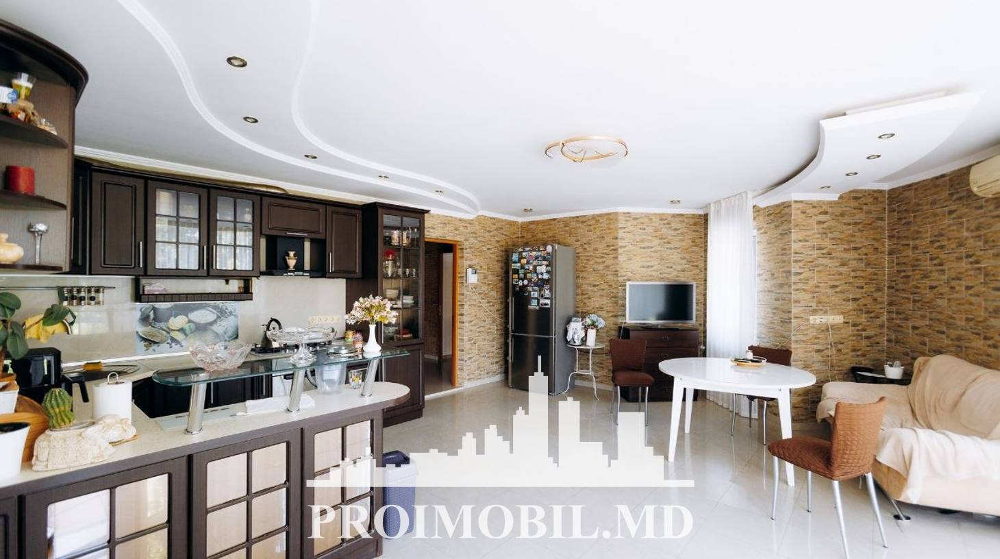 https://images.proimobil.md/TTHjZ9Fhwv5RvnsT5HcyS4A9-87rIWhgRoJKSEeRgOE/watermark:0.75:so:0:30:0.39/resize:fill:1460:816:1/gravity:ce/bG9jYWw6Ly8vZXN0YXRlL2xyL2I1YWJhYTczLTlhZjMtNDJkMy1iZjg0LTJhYzIxZjIwMzkwYi5qcGVn