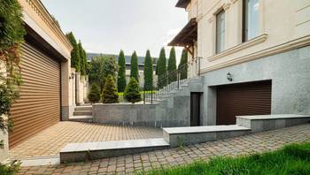 https://images.proimobil.md/TUdcZUyoG0HVoolGXhjT9GTd2n8CWgPjMhp4oYt3C7U/resize:fill:350:198:1/gravity:ce/bG9jYWw6Ly8vZXN0YXRlL2xyL2RkMjFjNjY1LTkwNjUtNDY1OC05ZWVhLTFlZmRkNWQwMWNiYS5qcGVn