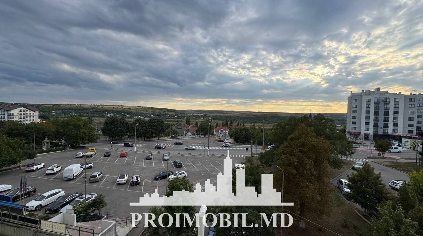 https://images.proimobil.md/TVH_5vDDTRVgbkArWMNaJFsd_E5VhL-6te32ts7Tcf0/watermark:0.75:so:0:30:0.39/resize:fill:1460:816:1/gravity:ce/bG9jYWw6Ly8vZXN0YXRlL2xyLzJjYWYyNWMxLTNmZWMtNDZmNS04MzY2LTU1MjdhMDVlMWZlNS5qcGVn