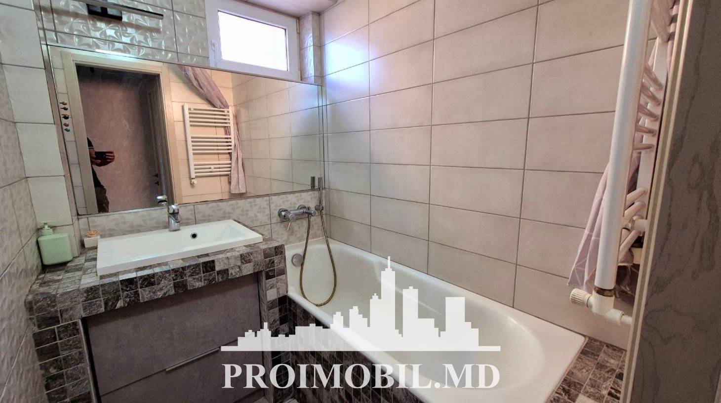 https://images.proimobil.md/TWI_Qa4eJrVPElw_h2I3zDpkMLmHmsLXzJpT1e9zN3Q/watermark:0.75:so:0:30:0.39/resize:fill:1460:816:1/gravity:ce/bG9jYWw6Ly8vZXN0YXRlL2xyLzU5MzA2MDlhLTRjOTYtNGI3ZS04OTI2LWE1NWJmNzZmMDU1Mi5qcGVn