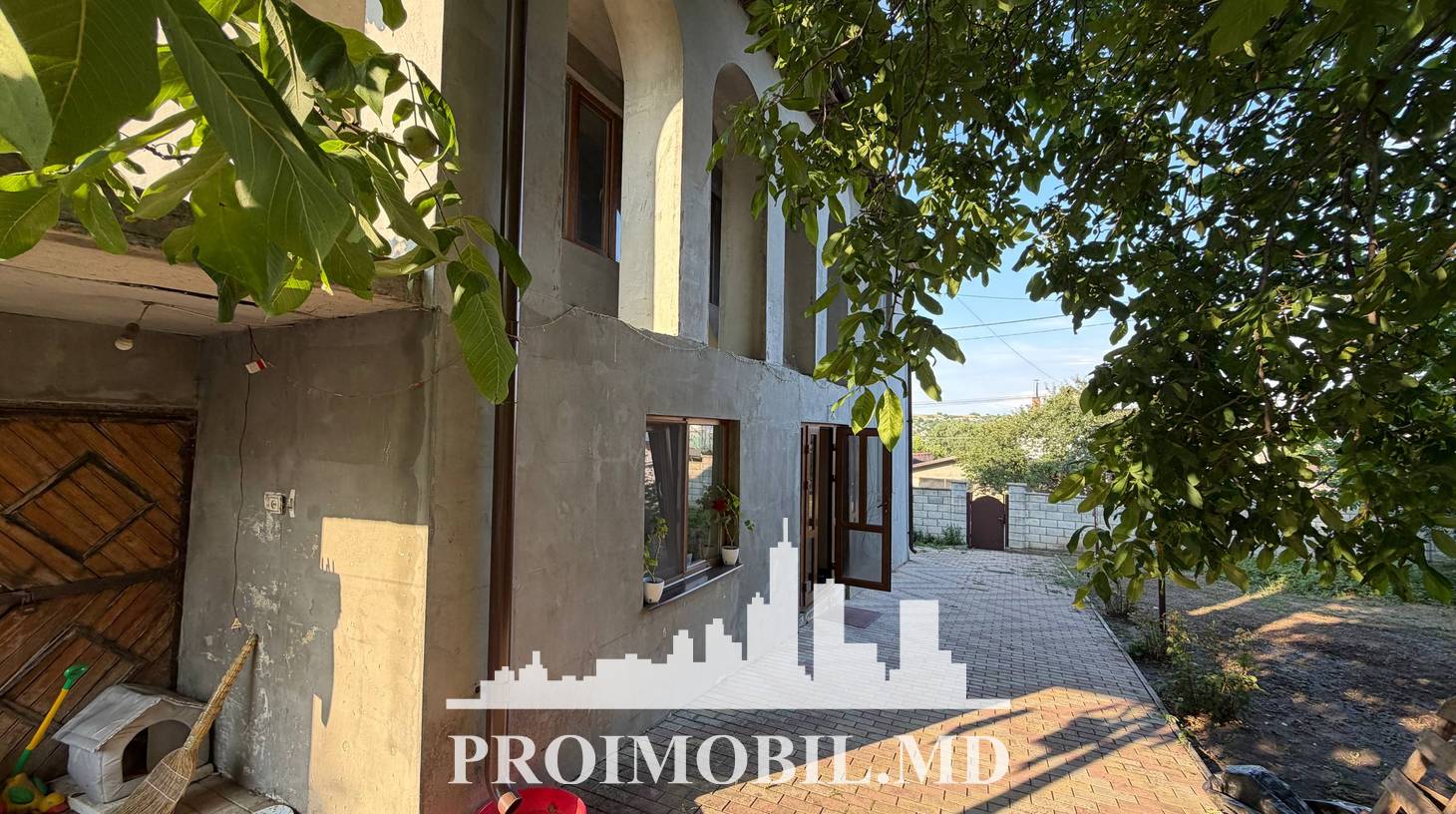 https://images.proimobil.md/TbMF2jl-OGd1dDMBcsxkeUU6od_i_PtoRwU_4M_GNqA/watermark:0.75:so:0:30:0.39/resize:fill:1460:816:1/gravity:ce/bG9jYWw6Ly8vZXN0YXRlL2xyL2I3NzIzNDg3LTRmYmItNDYzYy1iMDdhLTA3YjI5YjdmMmVjMS5qcGVn